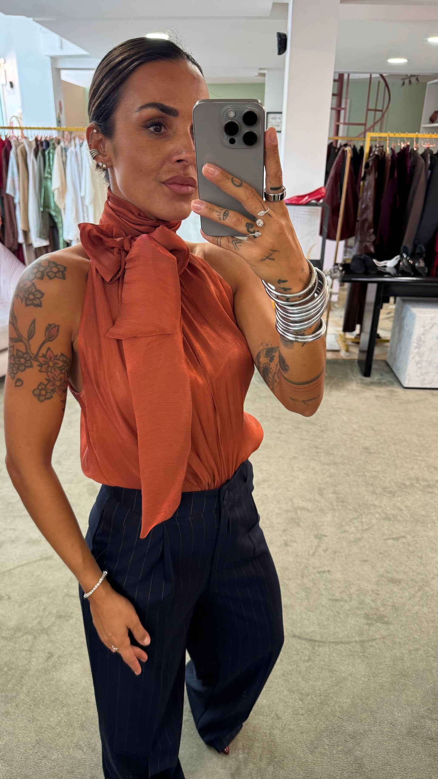 Camicia ruggine smanicata con sciarpina Actualee