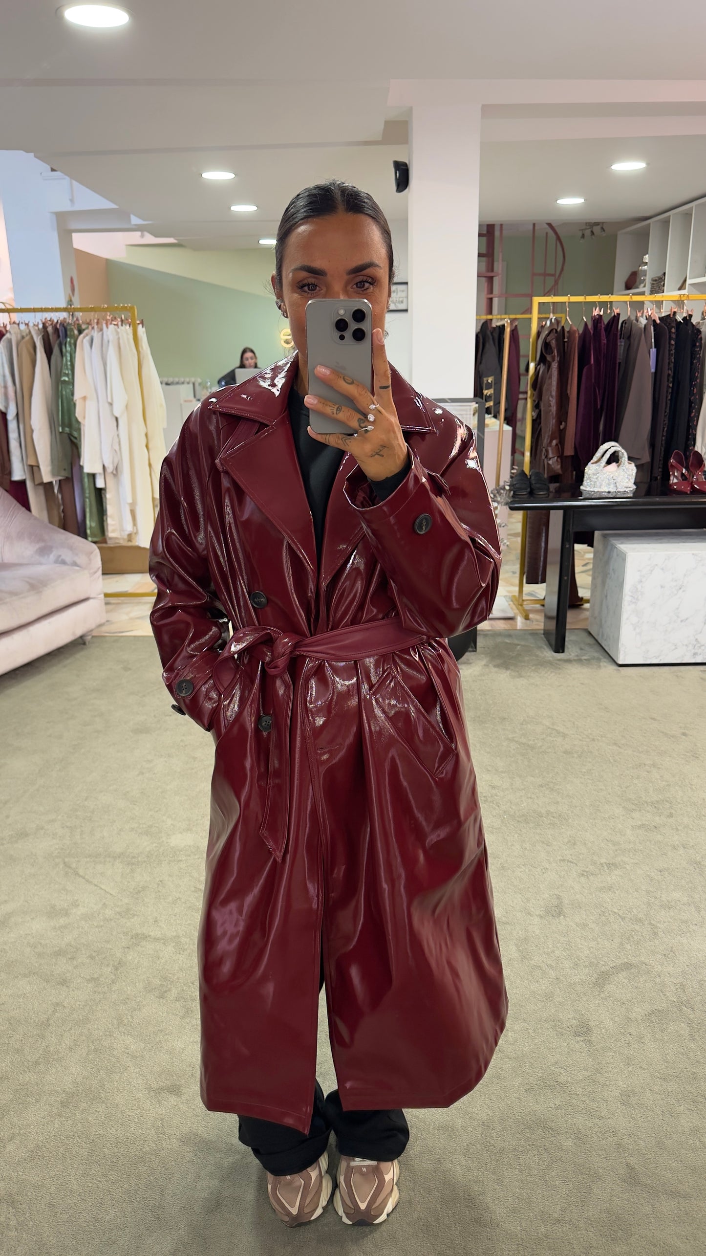 Trench lungo in vinile bordeaux jx