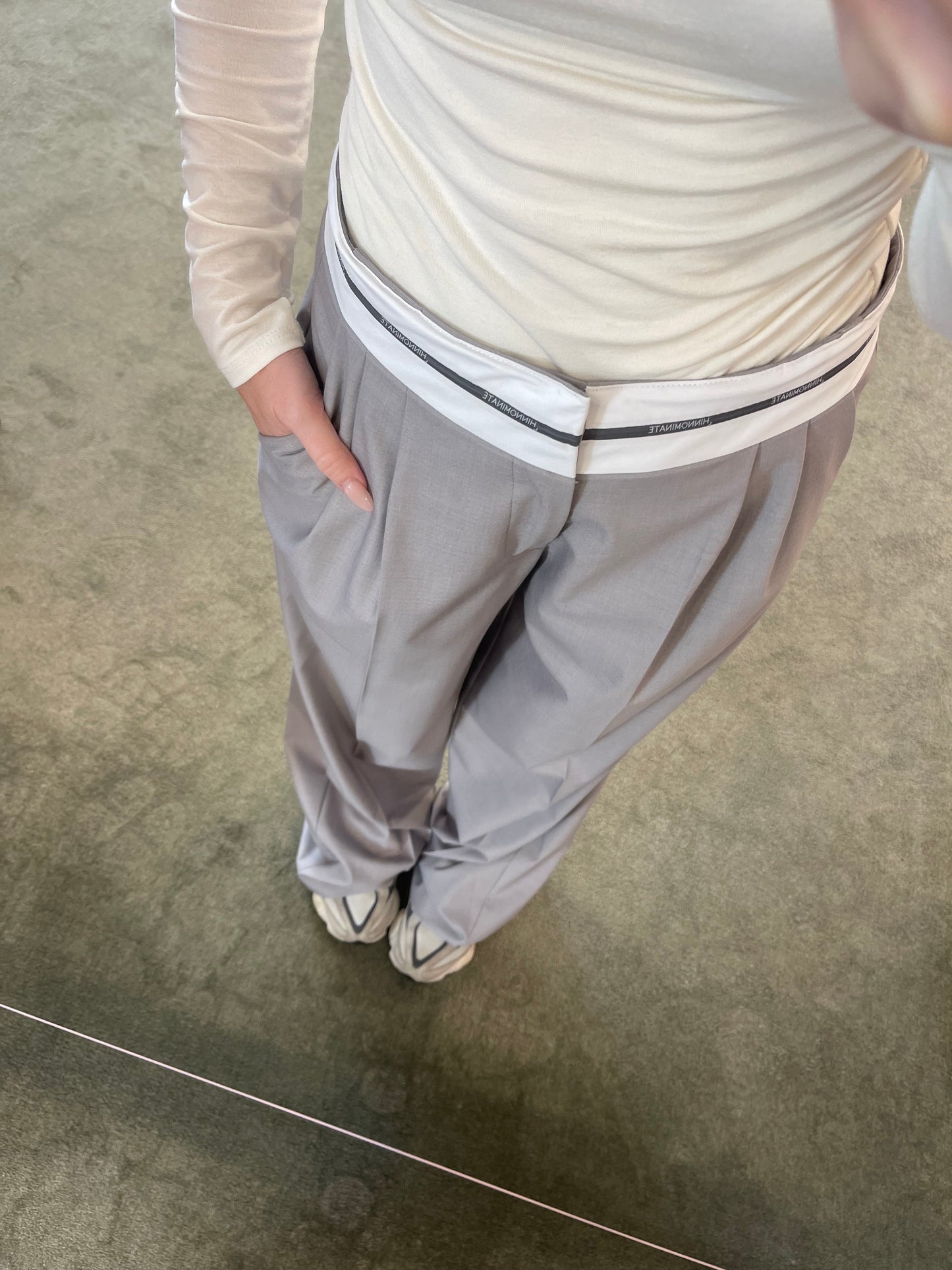 Pantaloni grigio wide leg con risvolto hinnominate