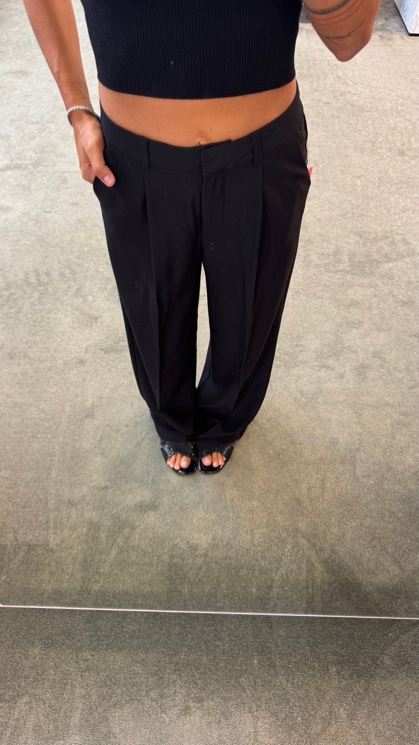 Pantaloni neri ellis con pences wide leg jx