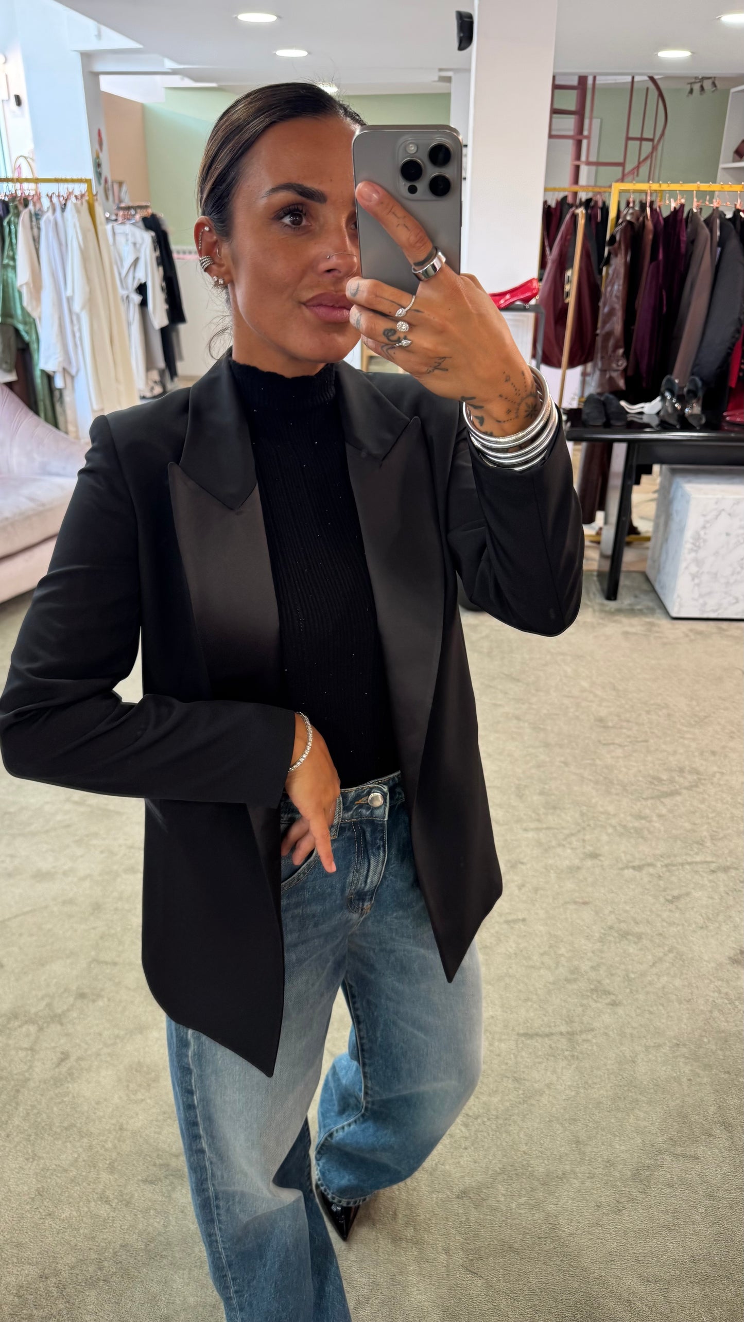 Blazer nero con rever in raso Actualee
