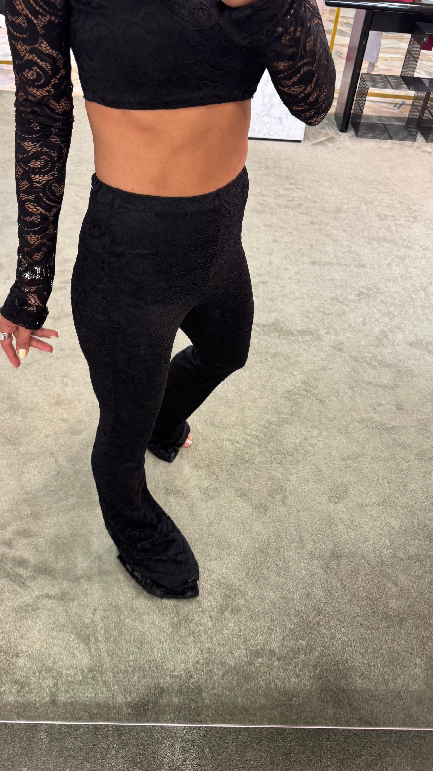 Pantaloni neri in pizzo ks