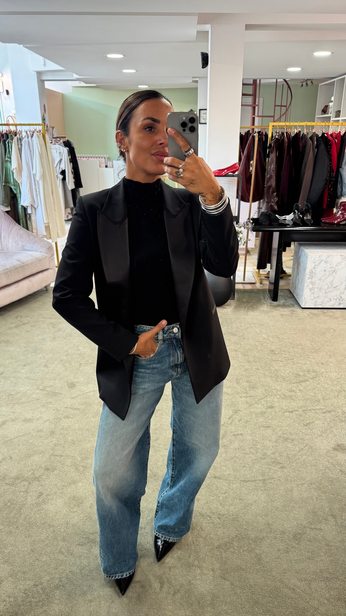 Blazer nero con rever in raso Actualee