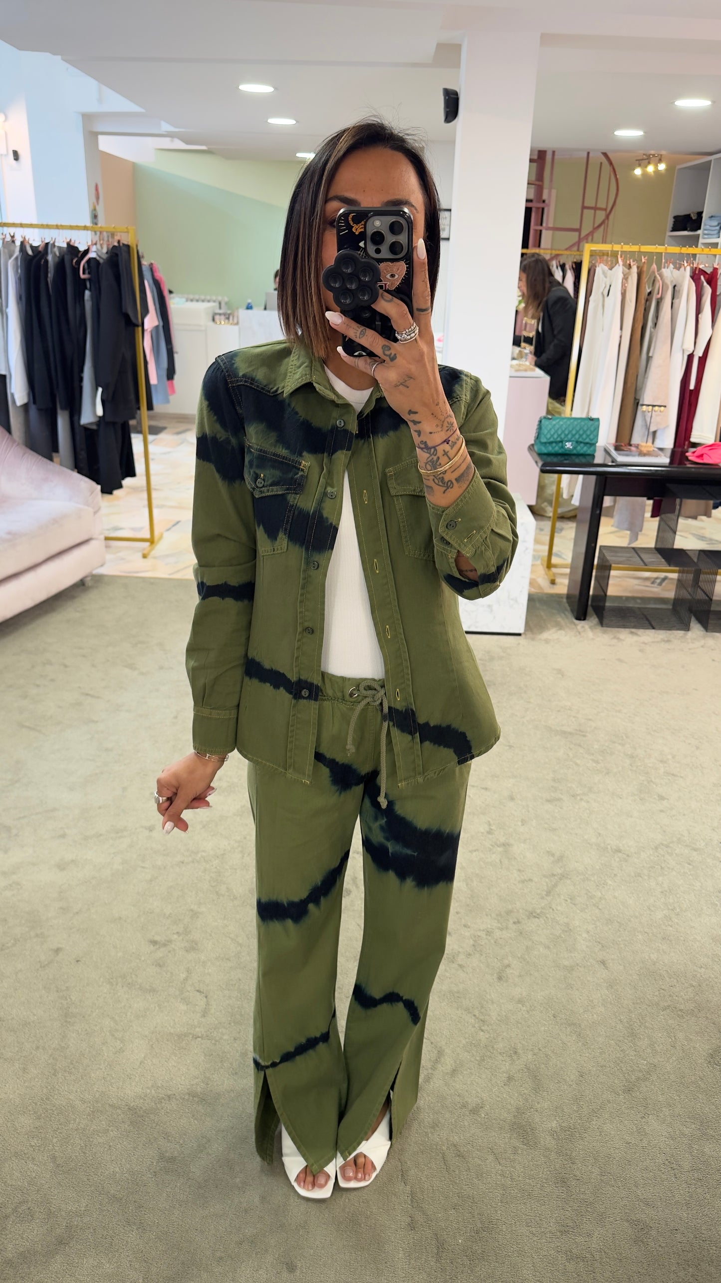 Pantaloni verde militare con spacco tie-dye Don't@me