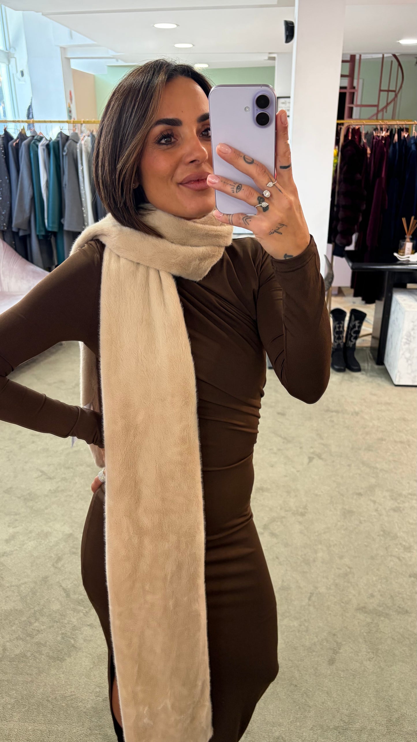 Sciarpa ecru in eco pelliccia sy