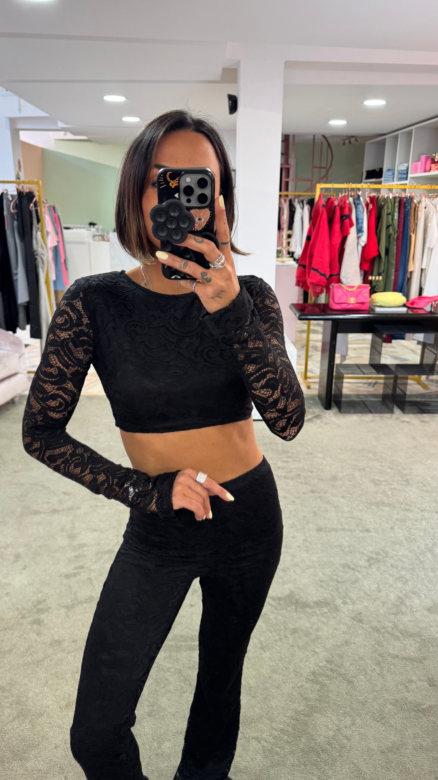 Maglia crop top nera in pizzo maniche lunghe ks