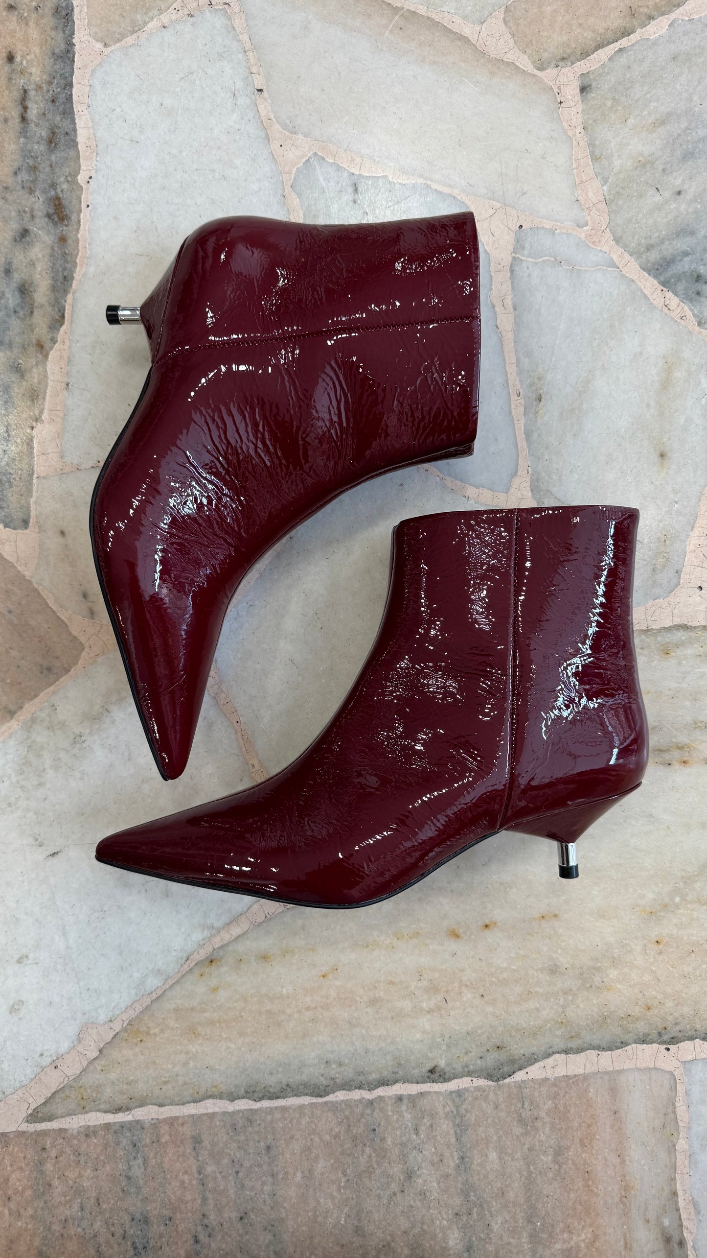 Stivaletto bordeaux in vernice tacco kitten