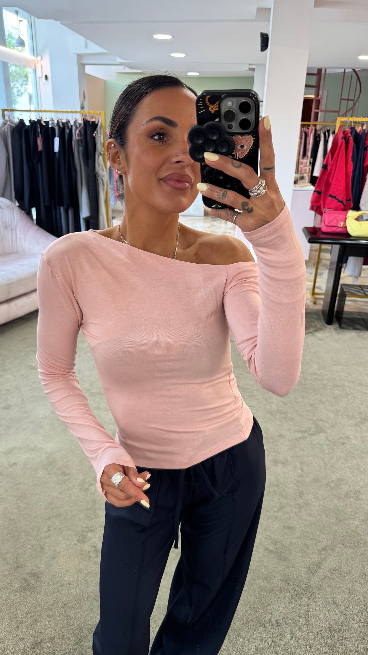 Maglia monospalla rosa nude sottogiacca