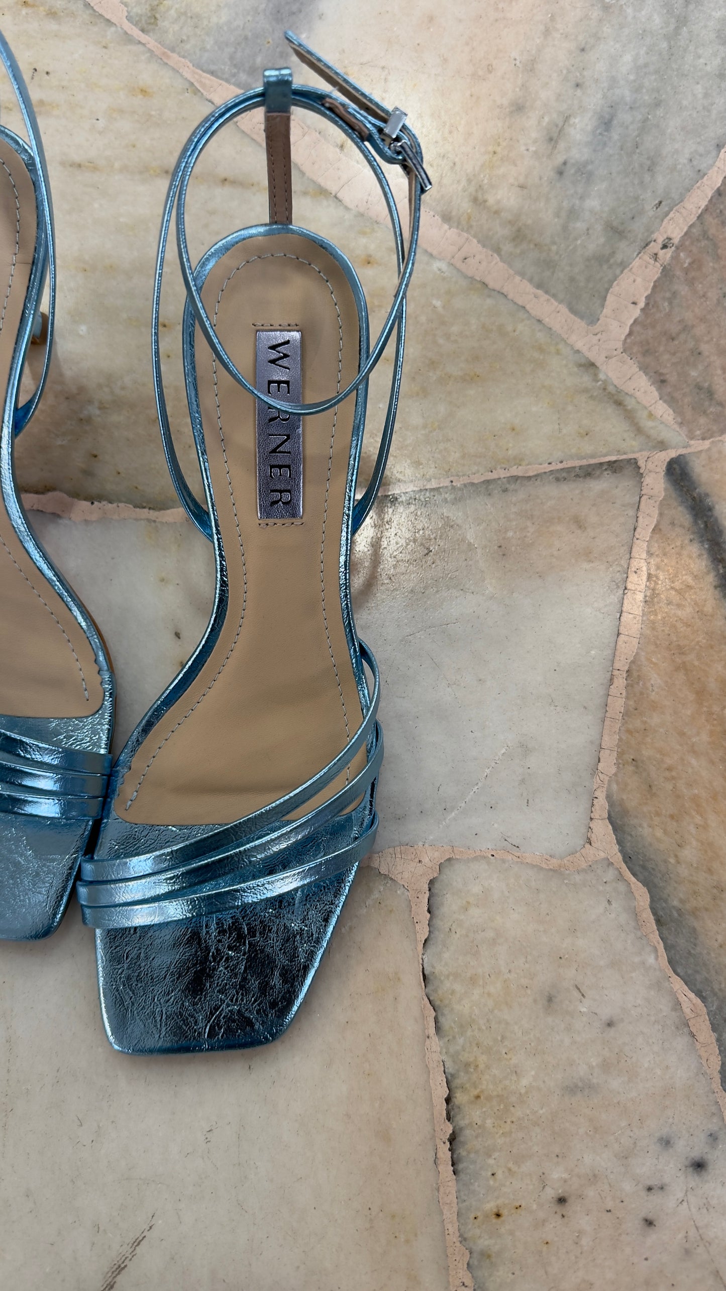 Sandalo azzurro con listini