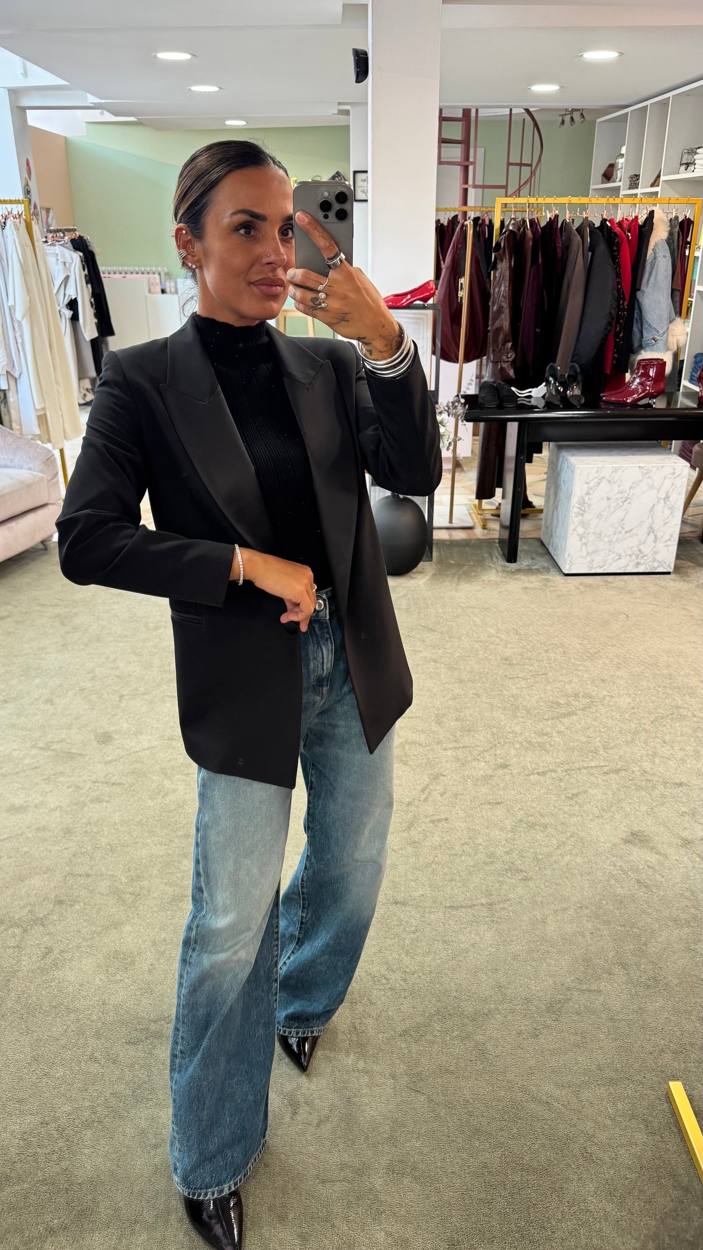 Blazer nero con rever in raso Actualee