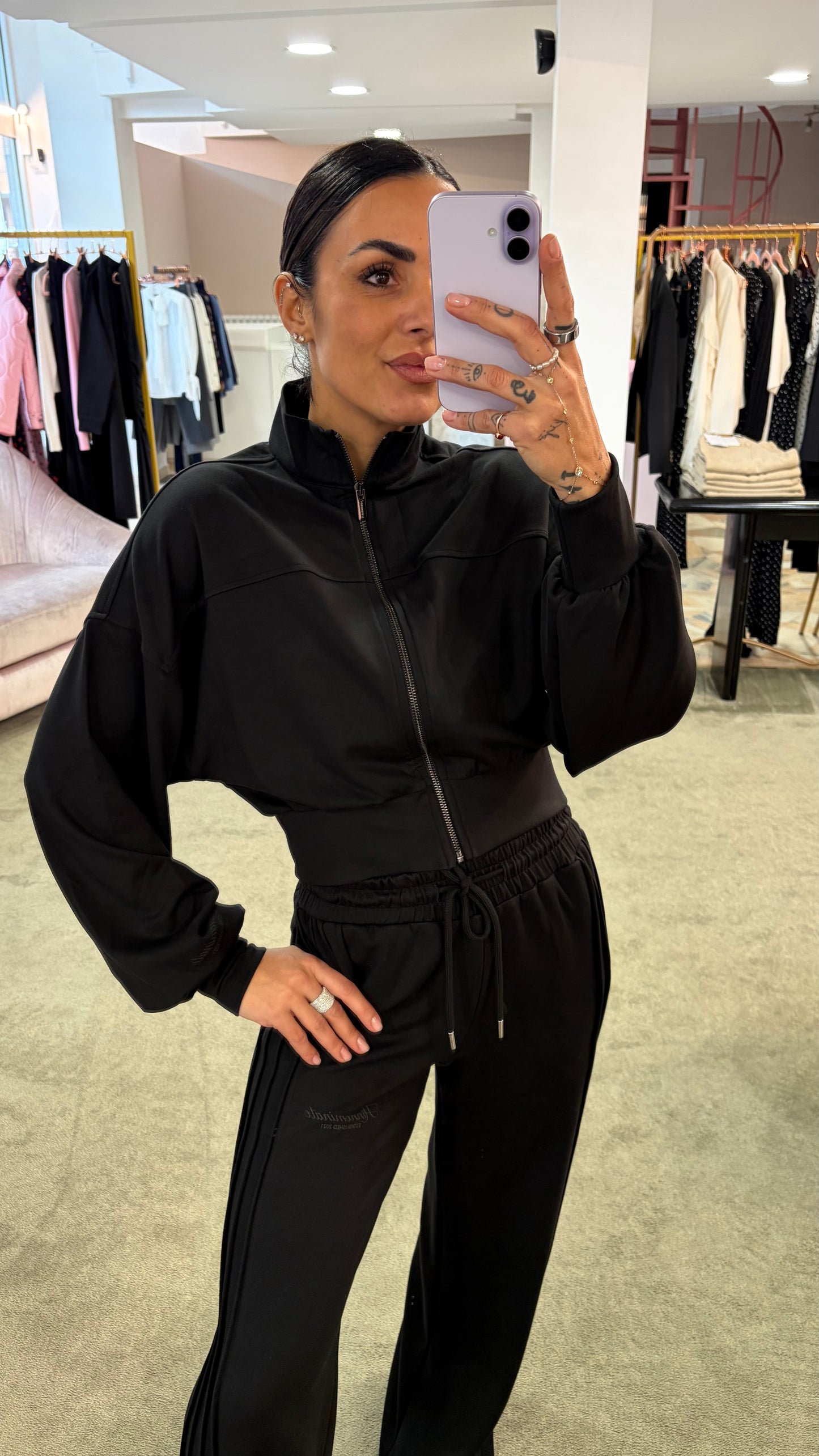 Joggers neri con spacchi laterali sul fondo Hinnominate