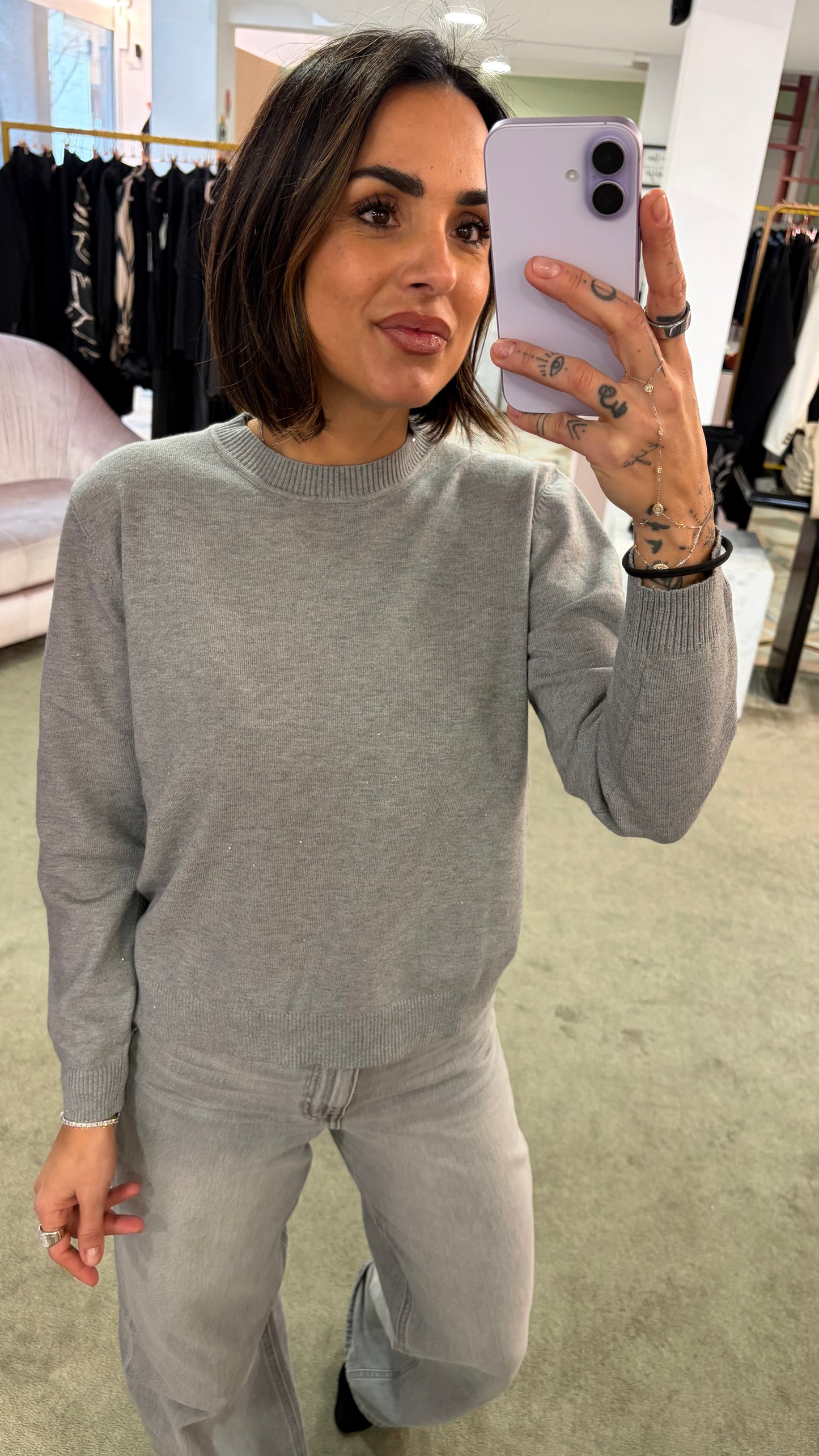 Maglione grigio girocollo con micropaillettes ay