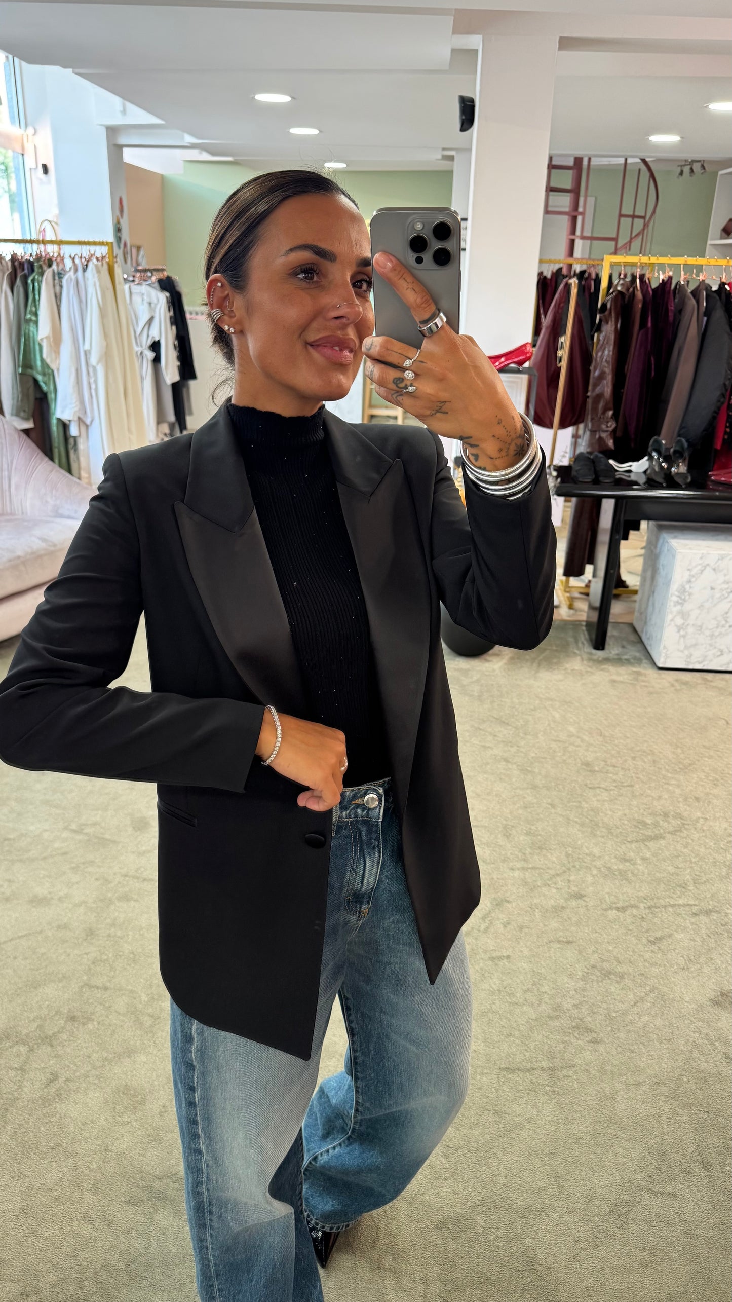 Blazer nero con rever in raso Actualee