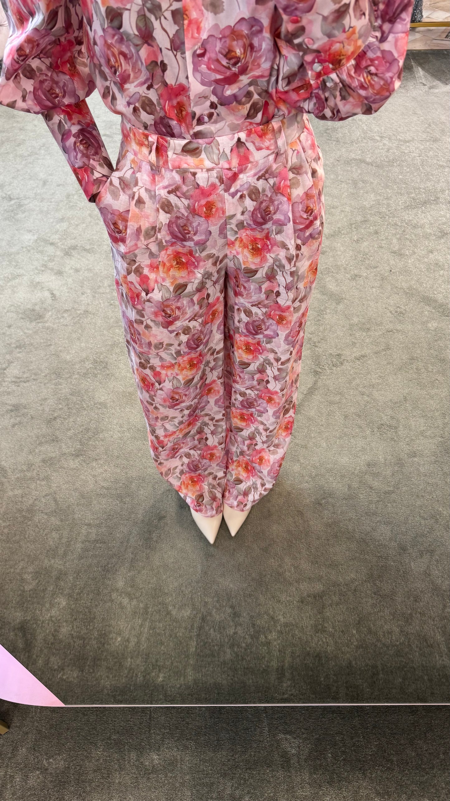 Pantaloni fantasia fiori rosa Actualee