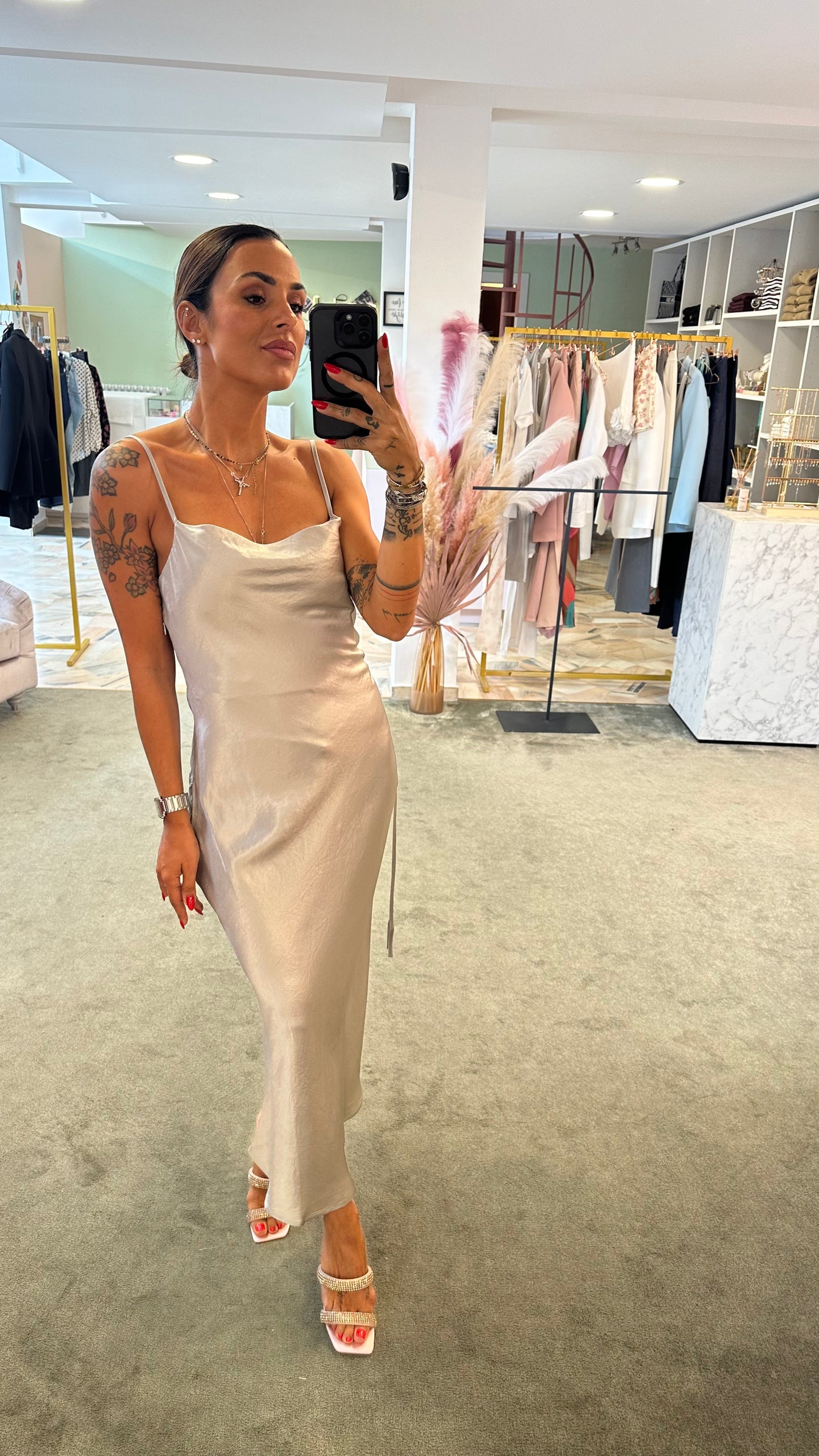 Abito satin argento sottoveste con arricciatura