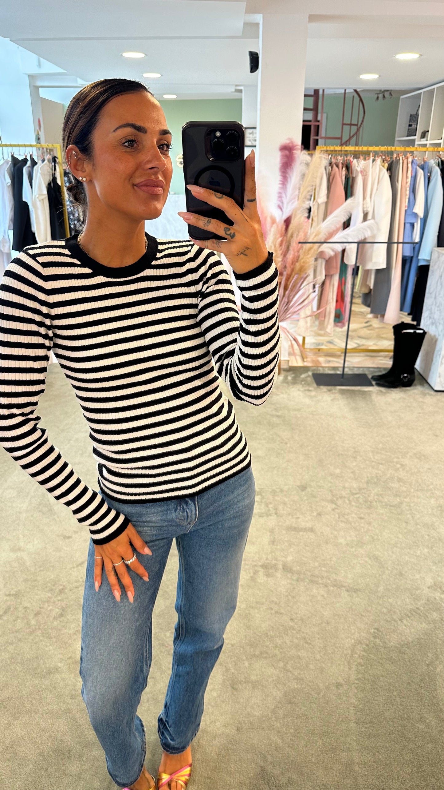 Maglia maniche lunghe a costine righe bianco e nera