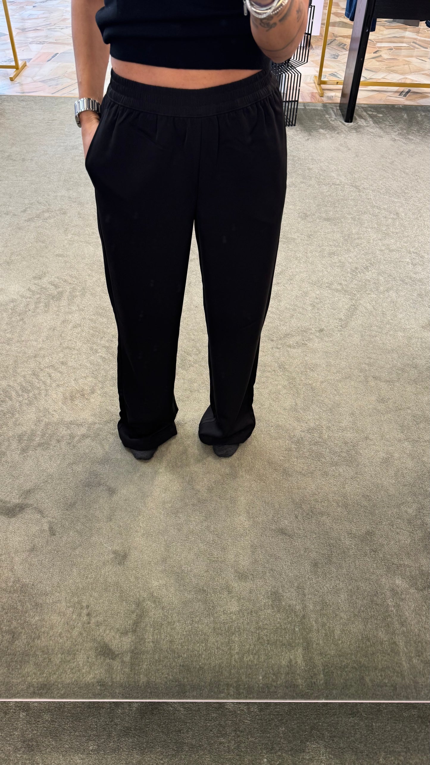 Pantaloni neri dritti con elastico jx