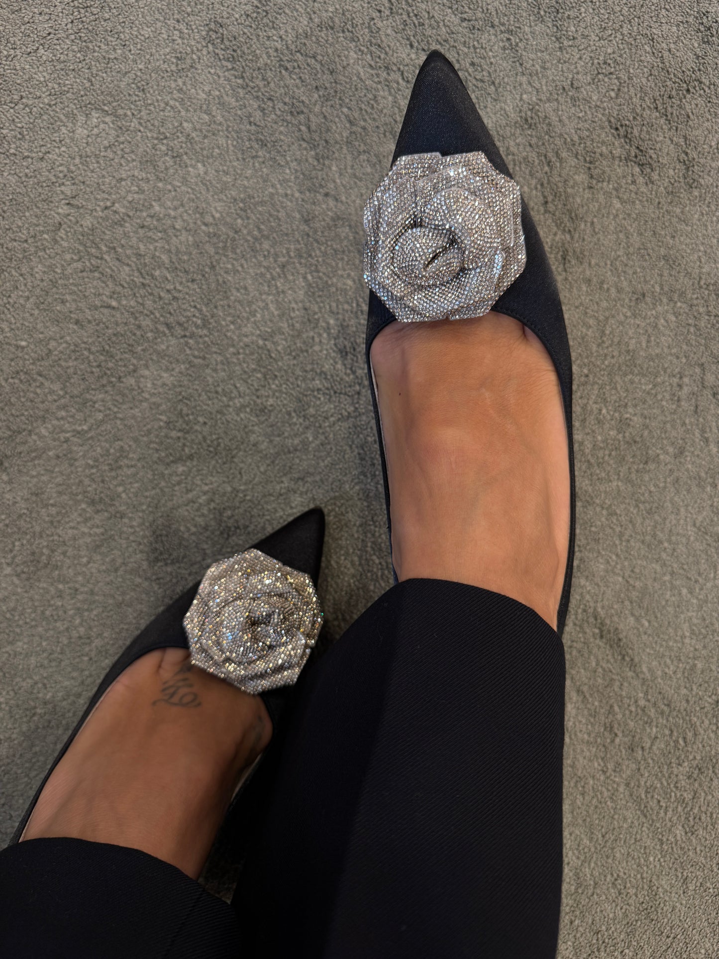 Décolleté nere con rosa crystal