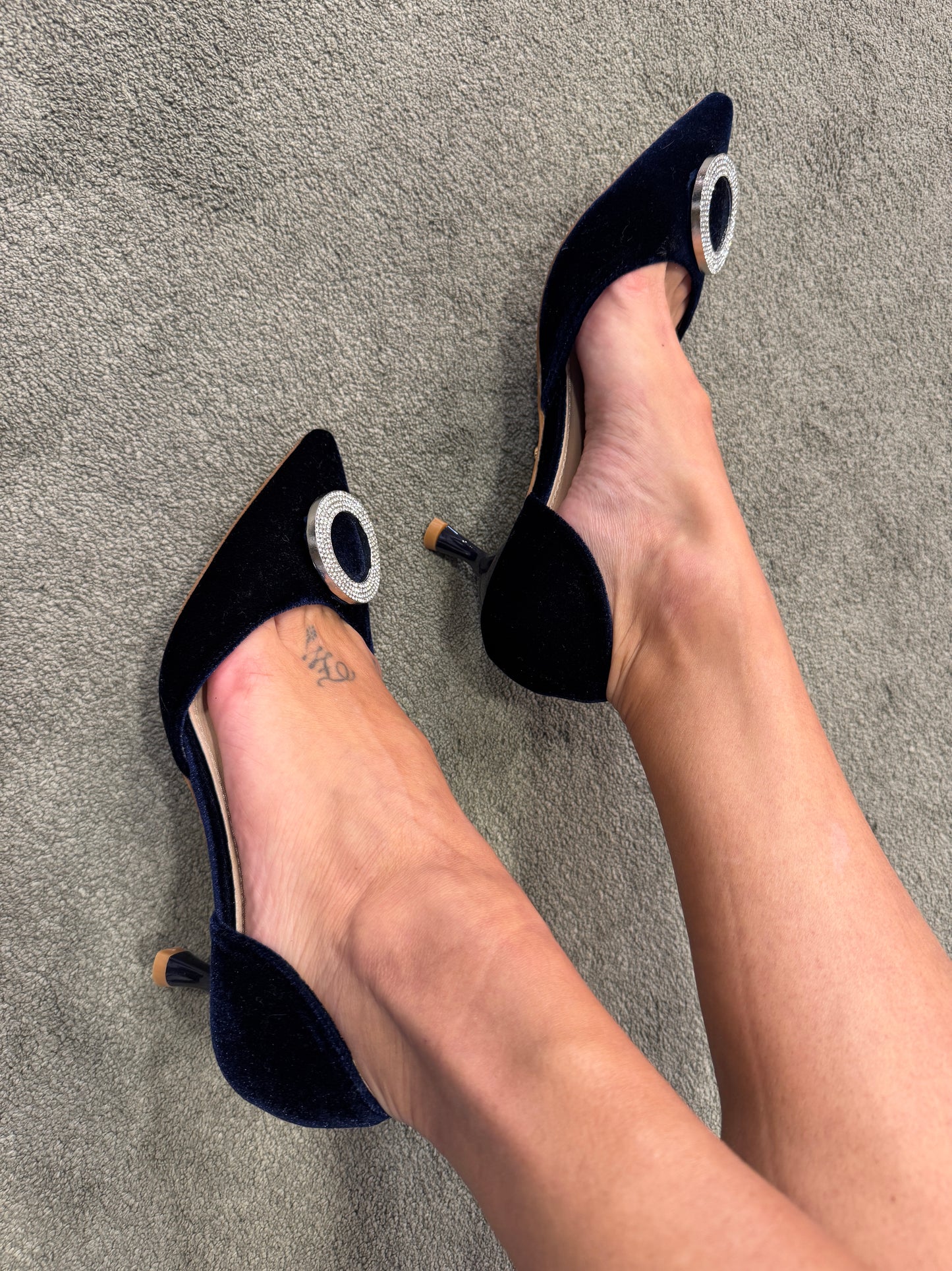 Slingback in velluto blu notte con gioiello