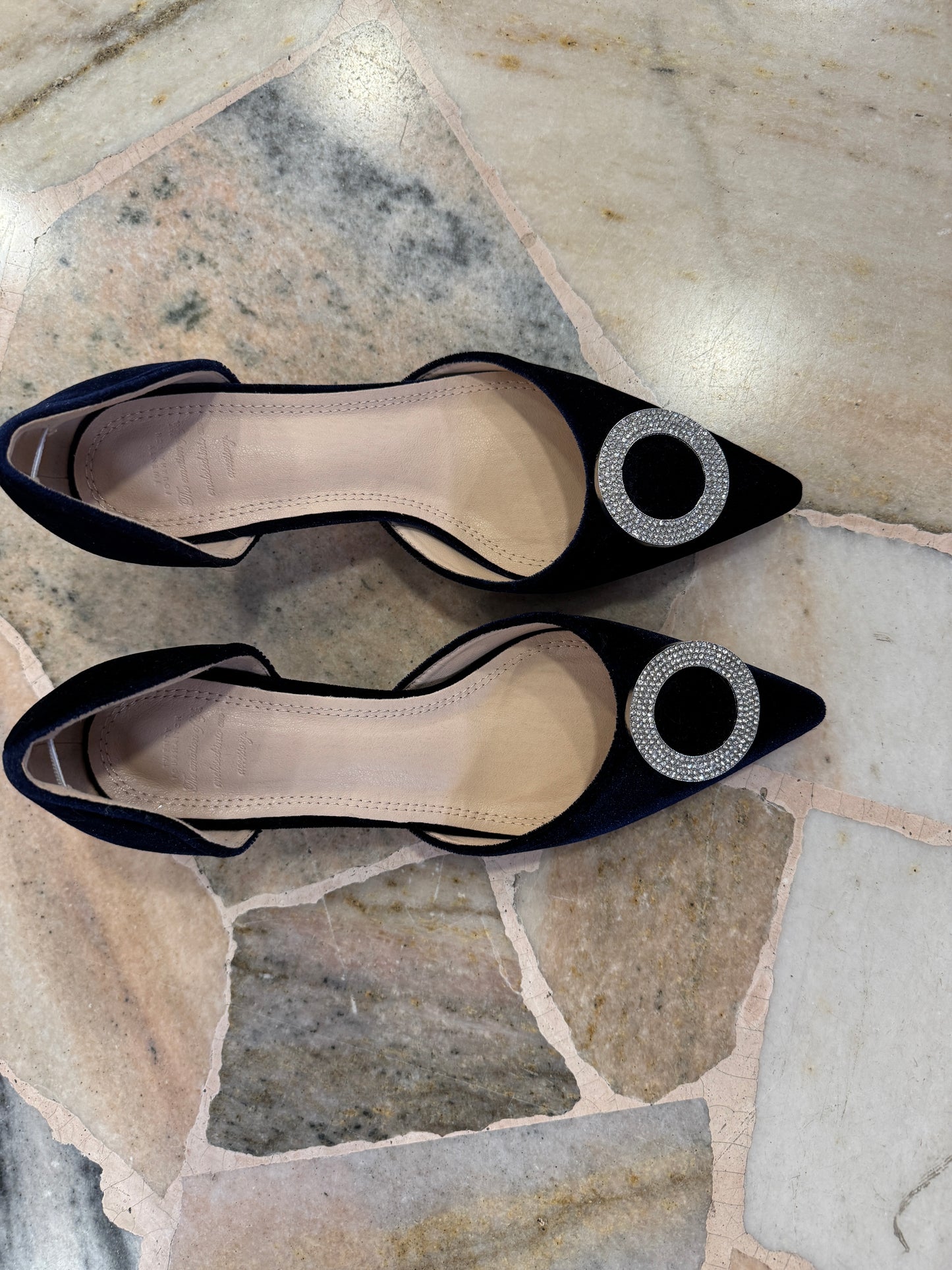Slingback in velluto blu notte con gioiello