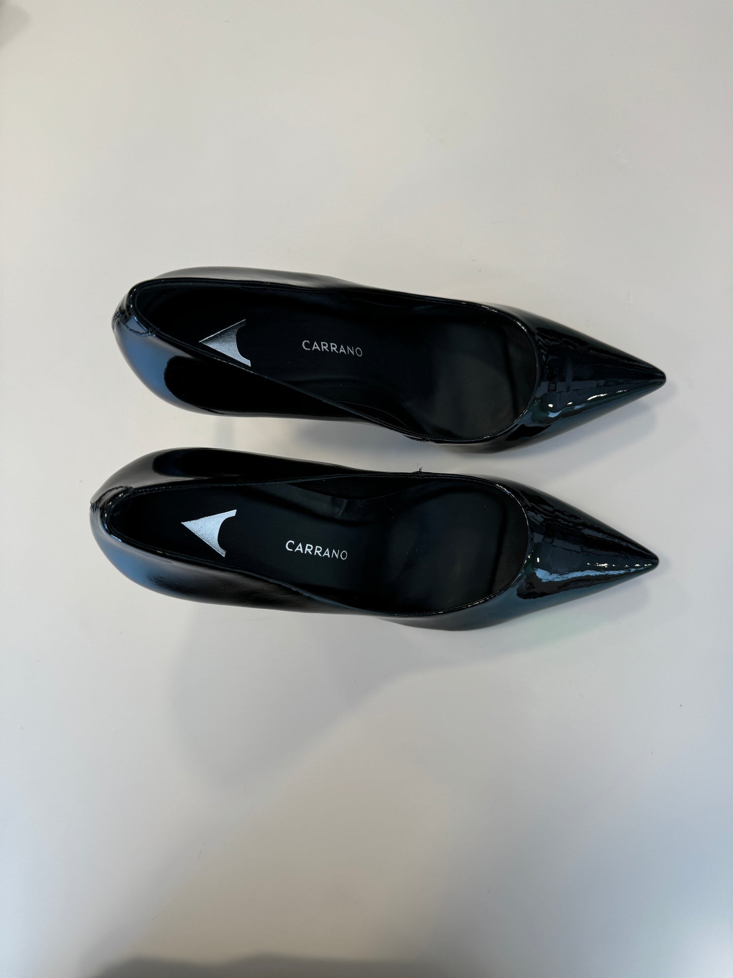 Décolleté in vernice nera