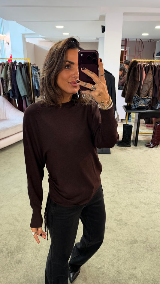 Maglione marrone cioccolato con coulisse laterale sy