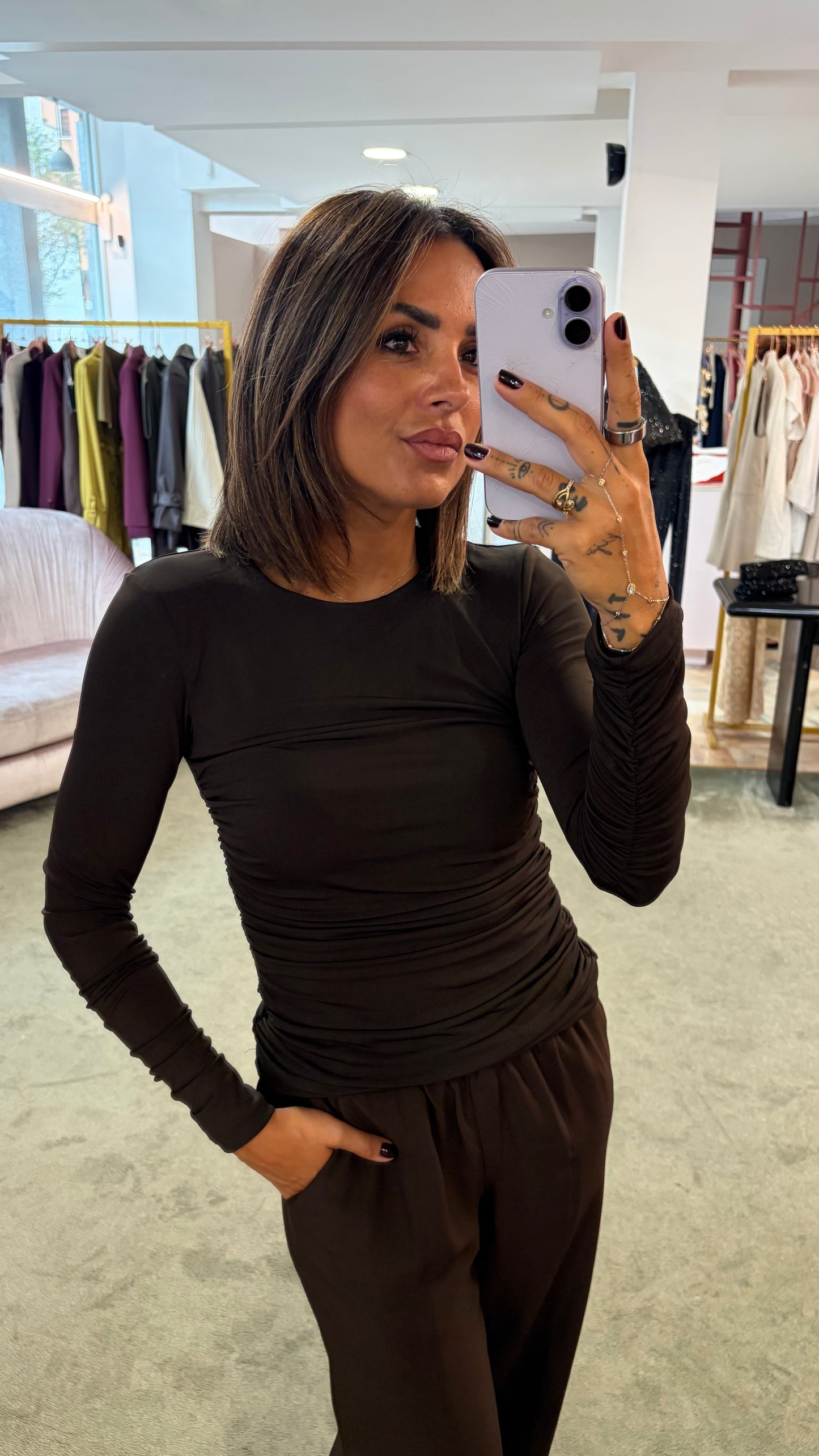 Maglia madelynn marrone manica lunga con arricciature aw