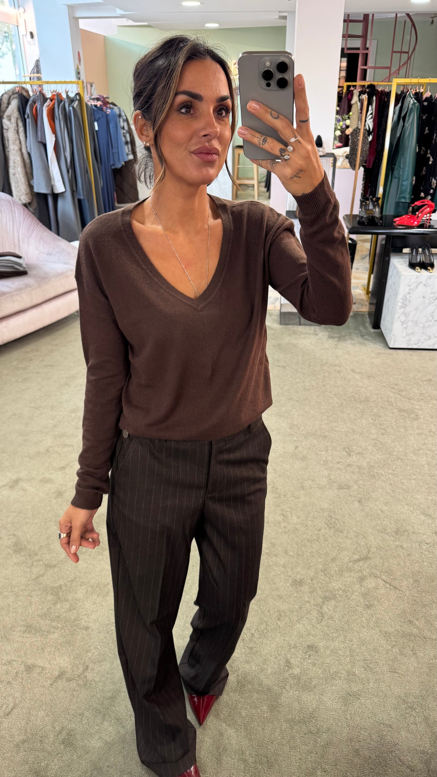 Maglione scollo a v marrone  in angora tk