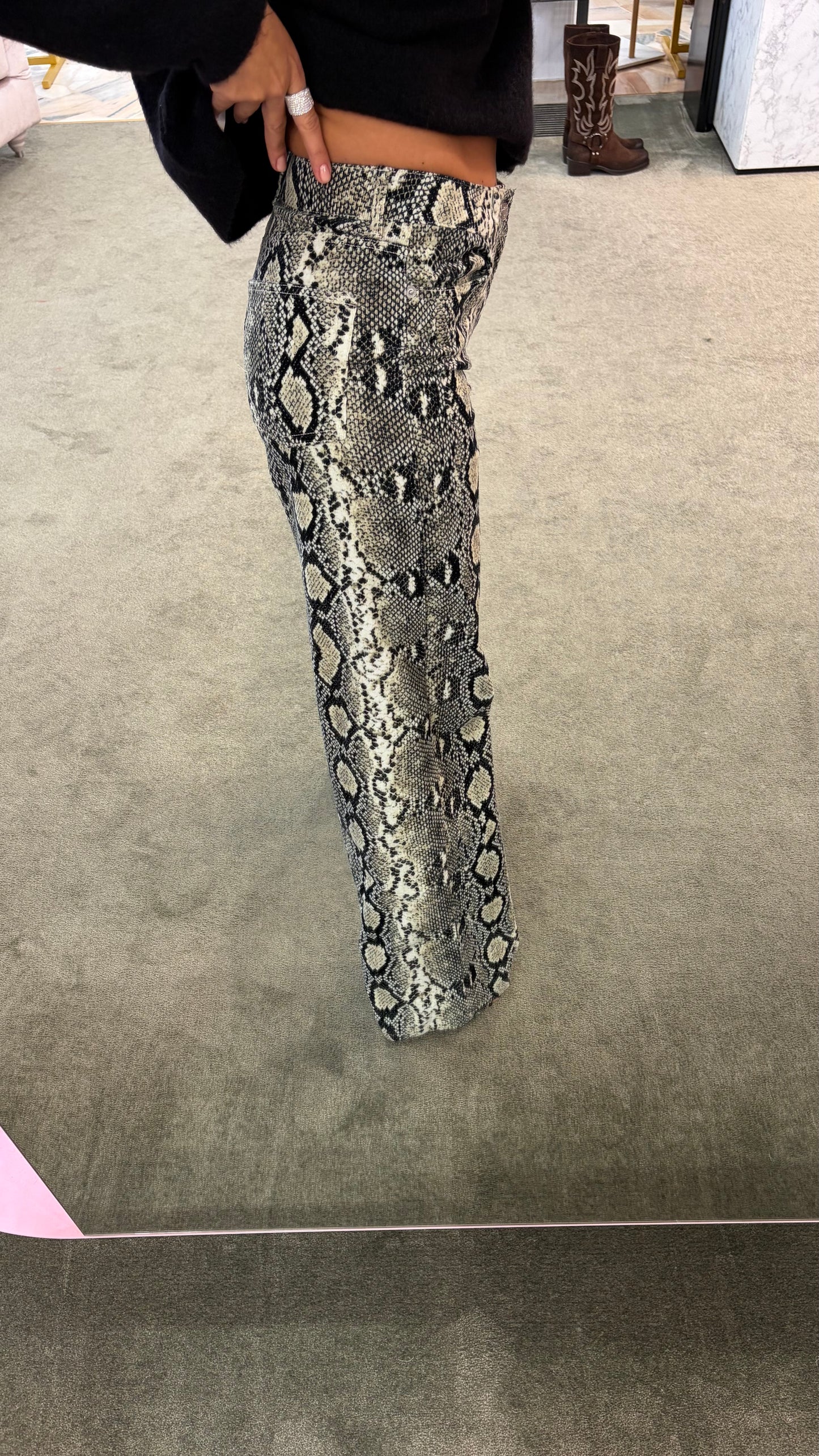 Pantaloni pitonati a costine in velluto jx