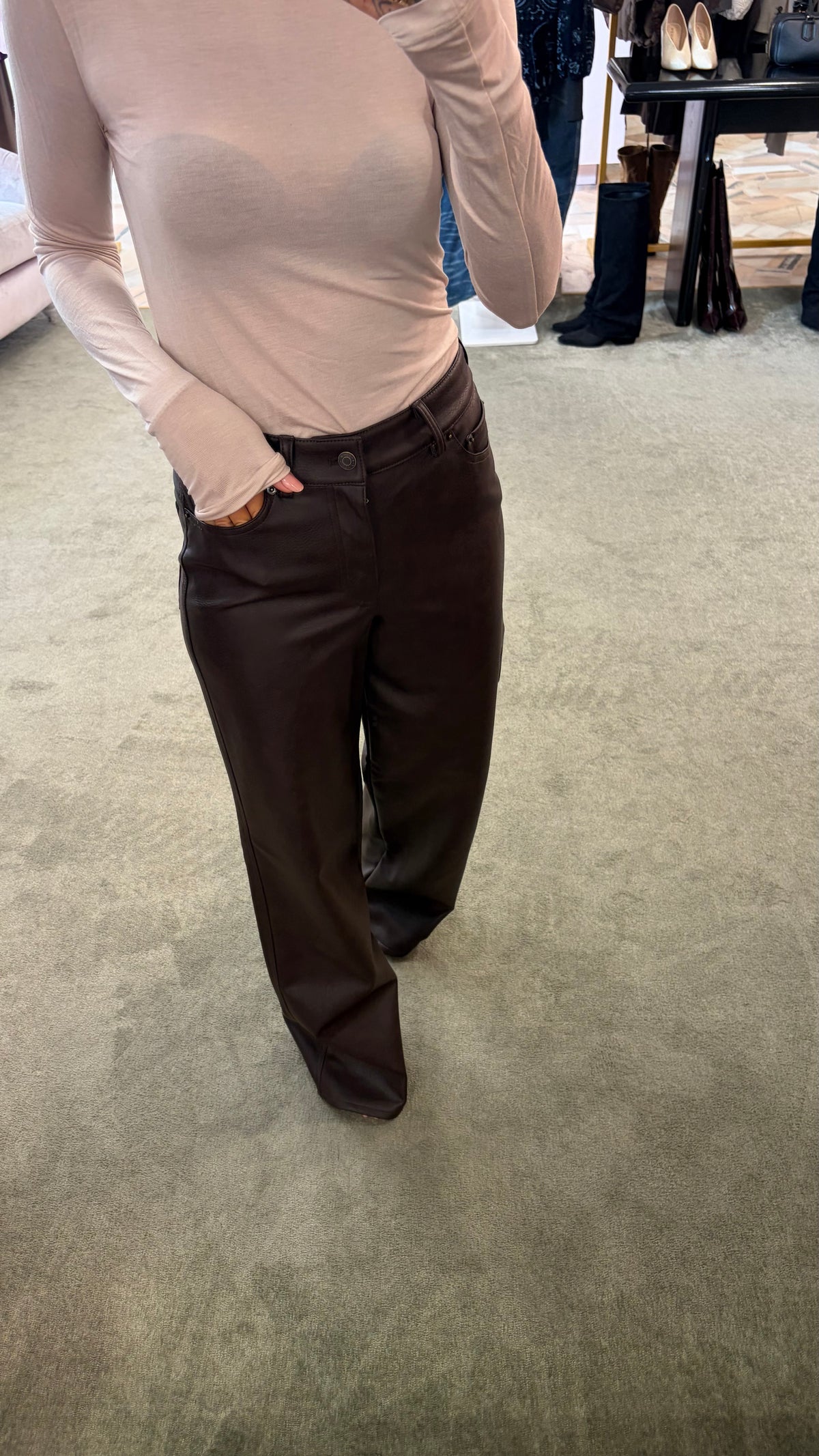 Pantaloni ecopelle marrone cioccolato jx