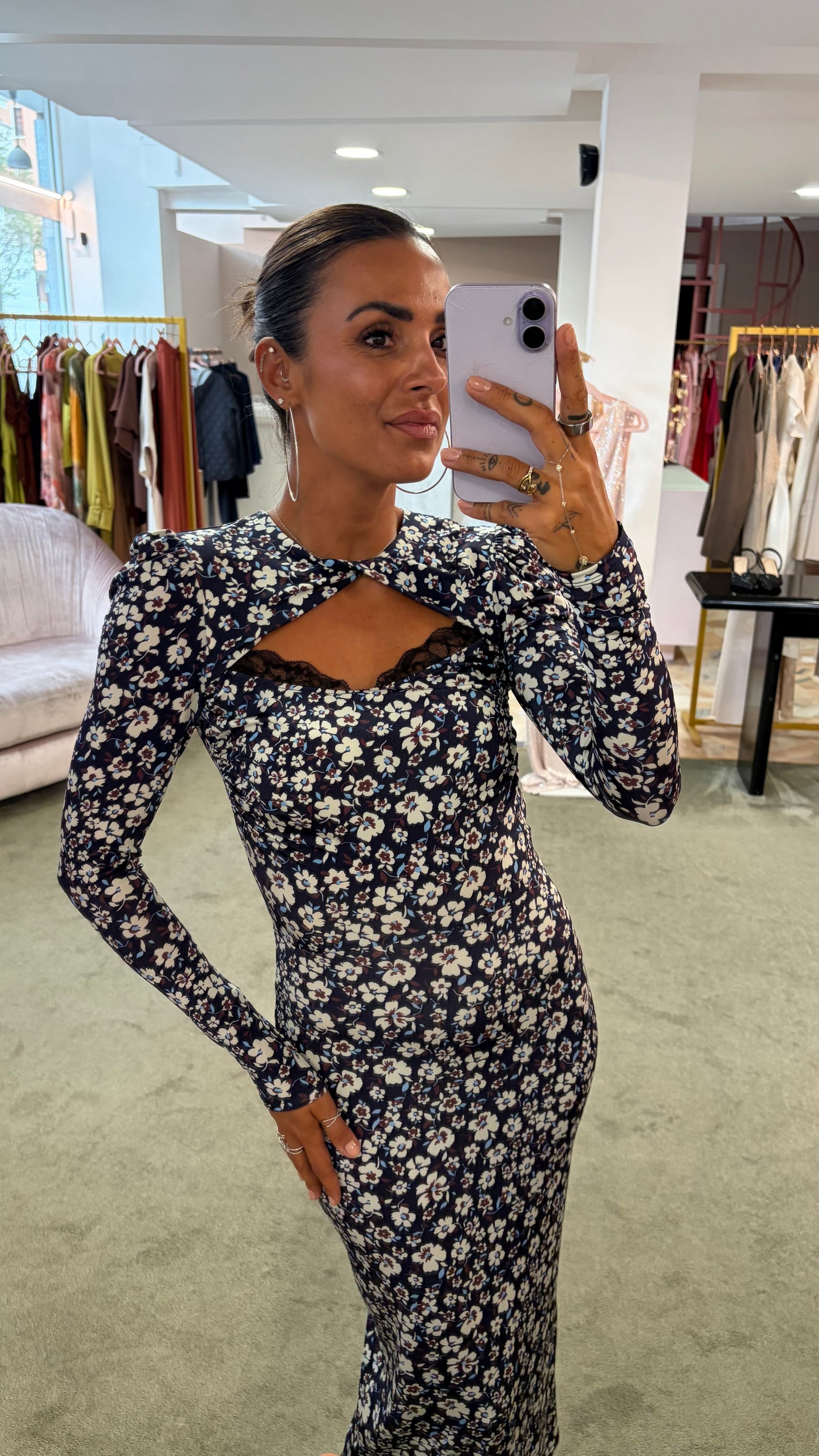 Abito blu con fiorellini cut out pizzo MAR DE MARGARITAS