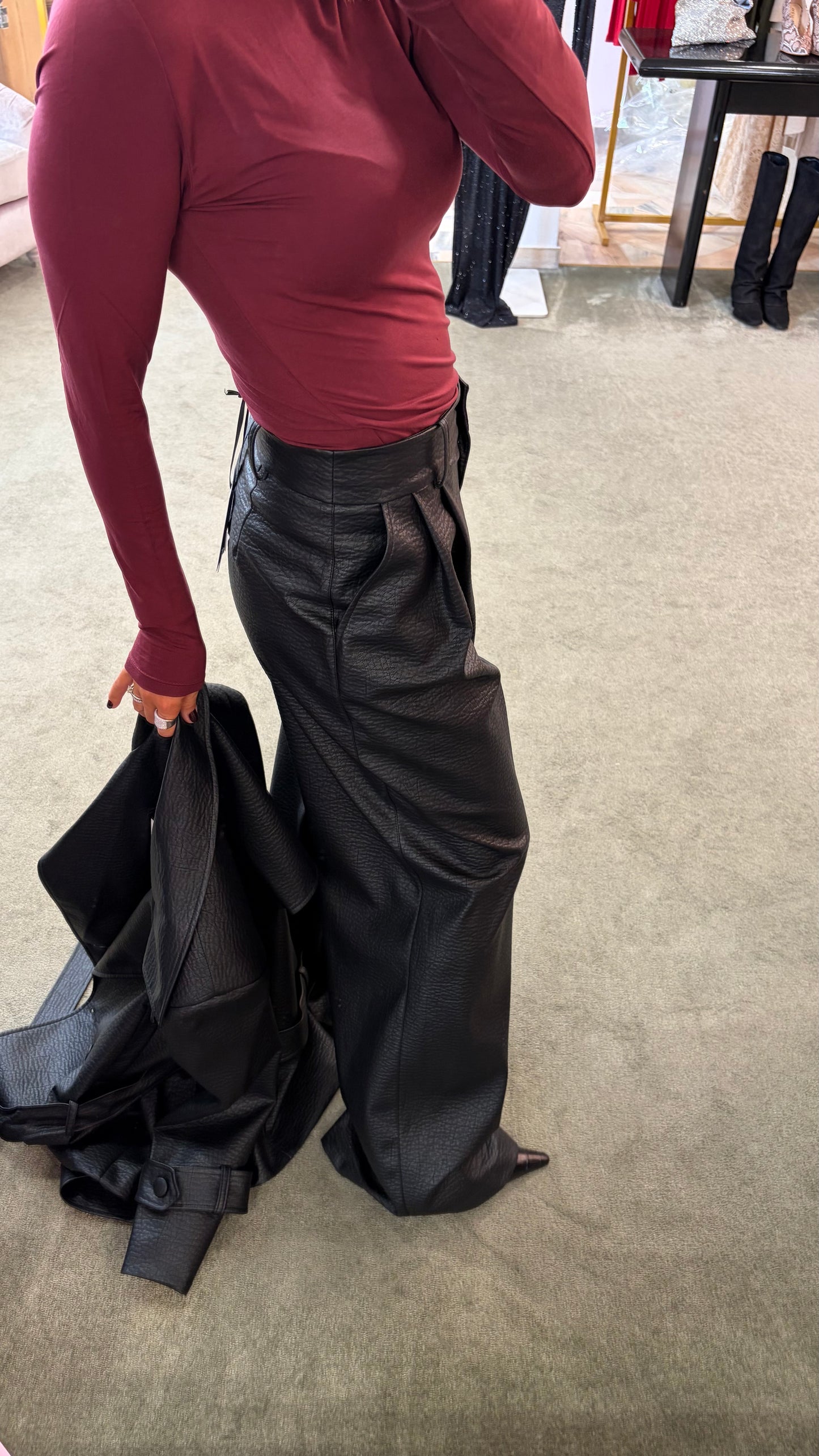 Pantaloni neri ecopelle martellata Actualee