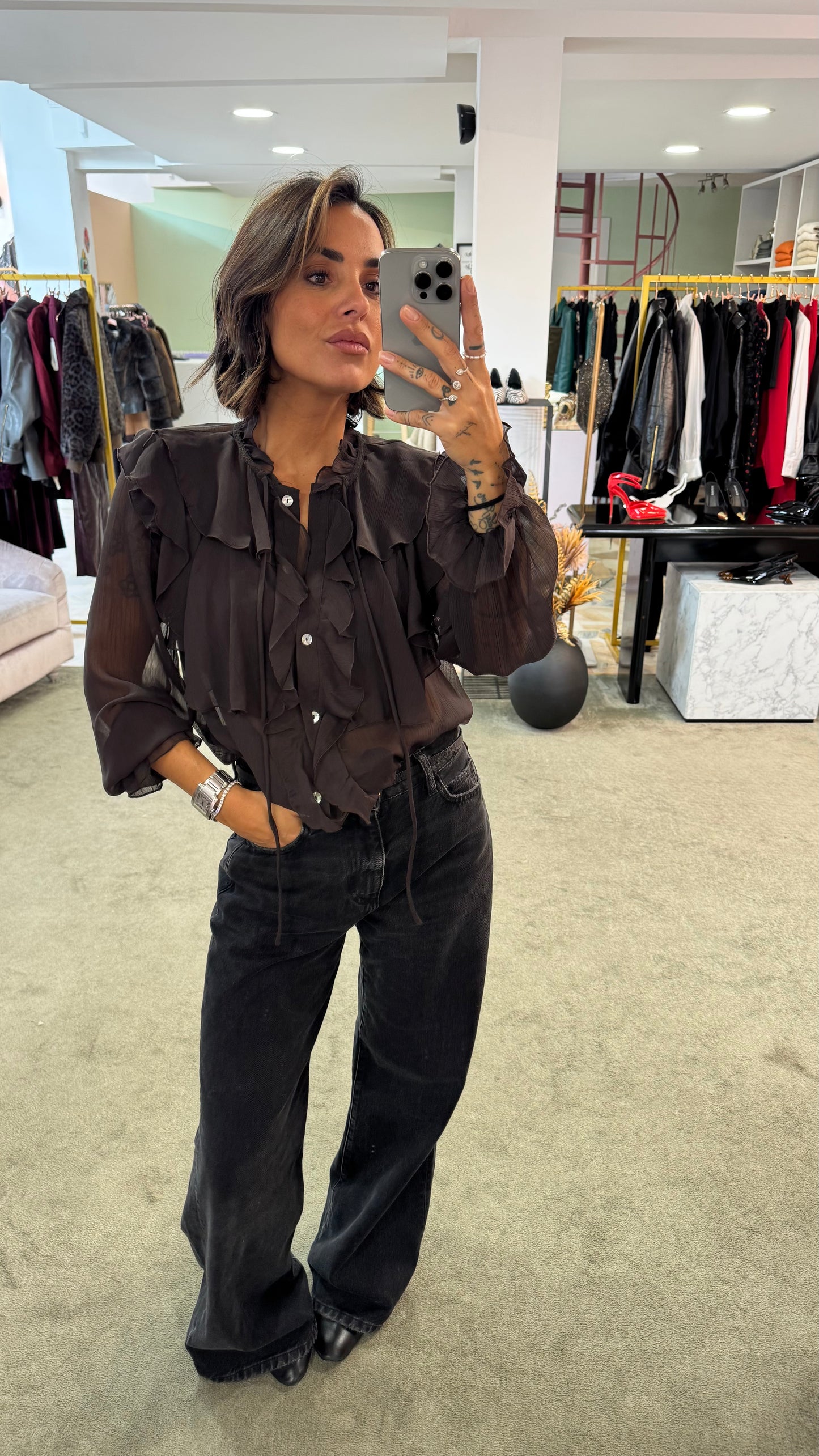 Camicia marrone in crepe con volant gl