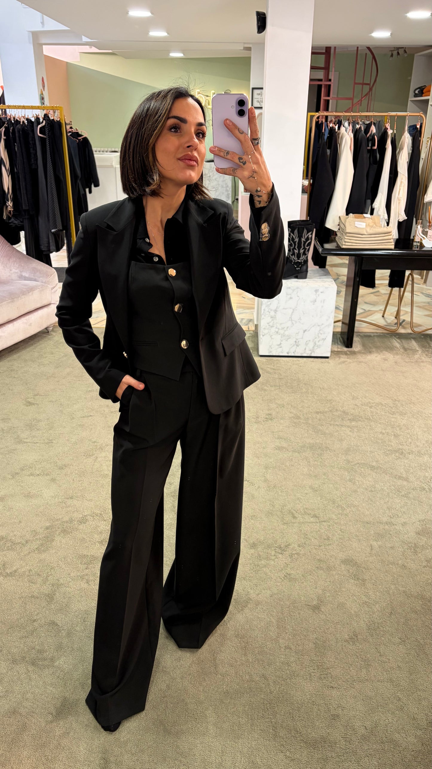 Pantaloni neri a palazzo con pences fr