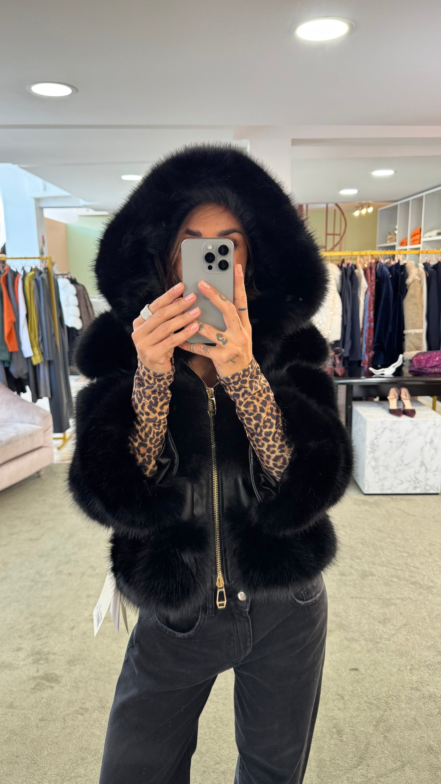 Pelliccia eco nera luxury con cappuccio ys