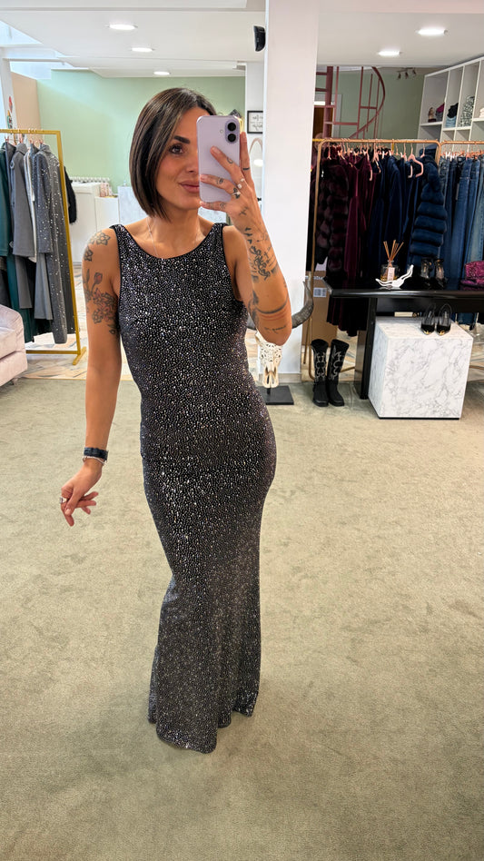 Abito smanicato lungo nero in velluto con cristalli tw