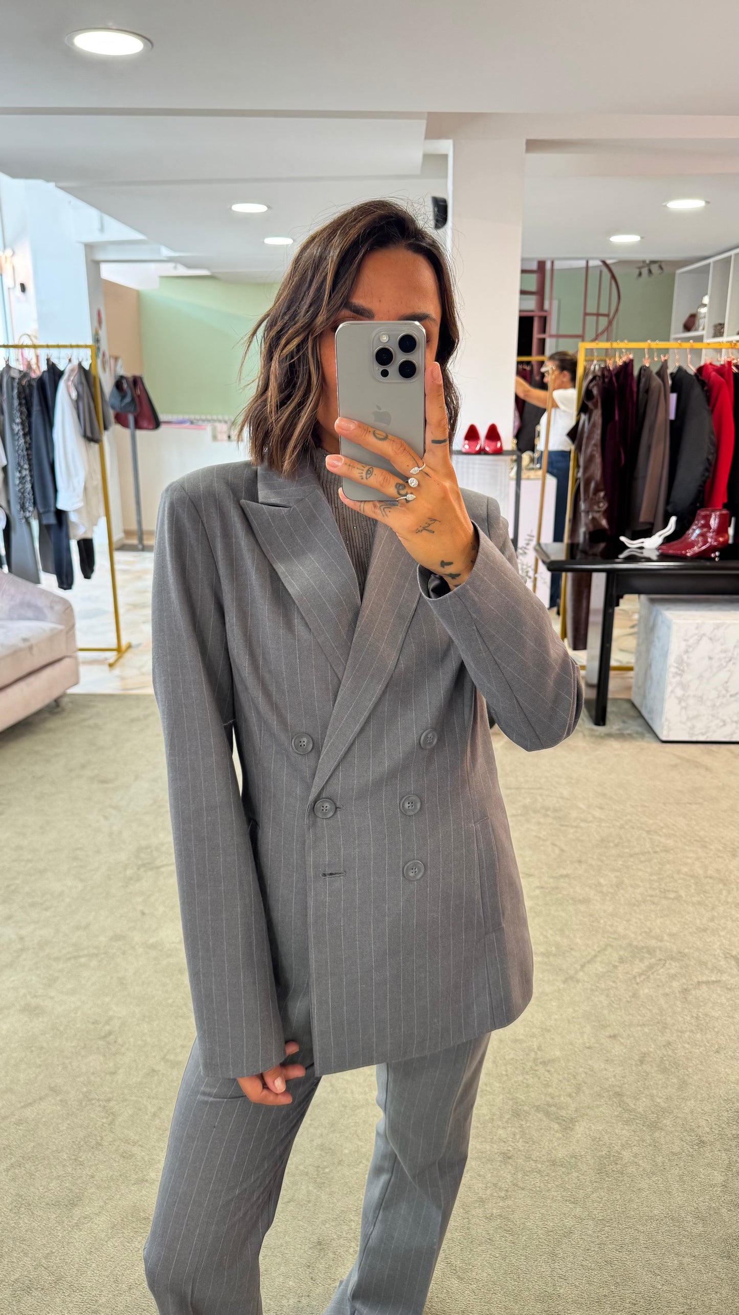 Pantaloni grigio gessati a zampa fr