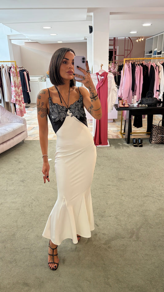 Abito lungo bianco sottoveste con ricami e collana crystal fr