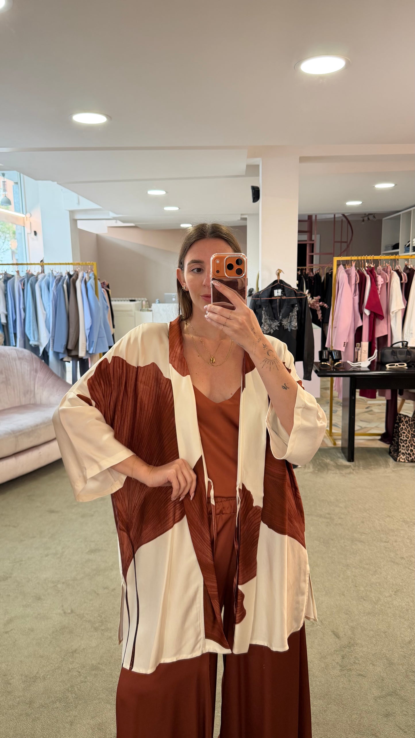 Kimono panna fantasia foglie mattone ay