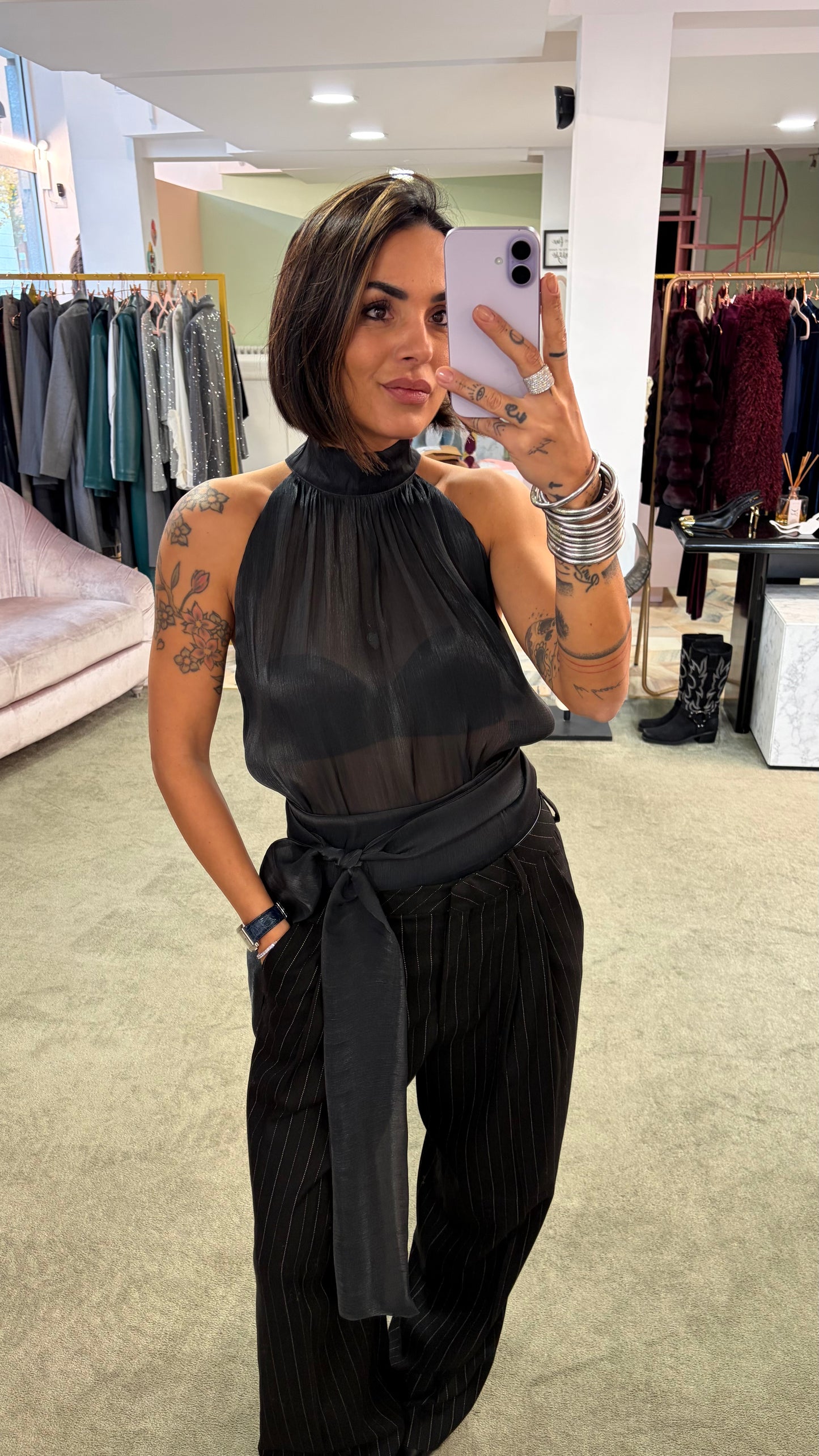 Camicia nera smanicata con sciarpina Actualee