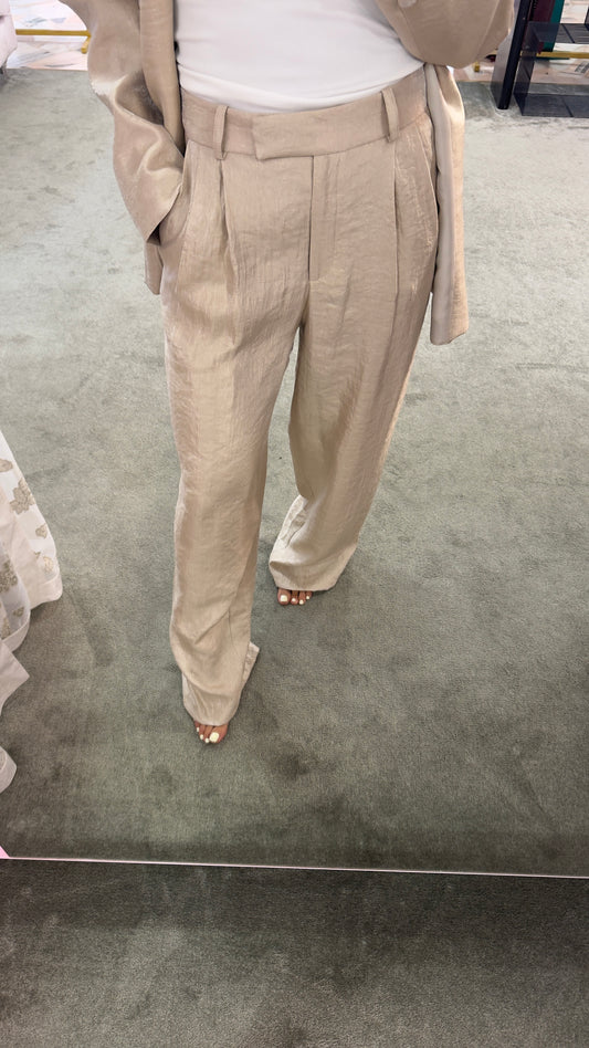 Pantaloni beige satin lucido a wide con pences Actualee