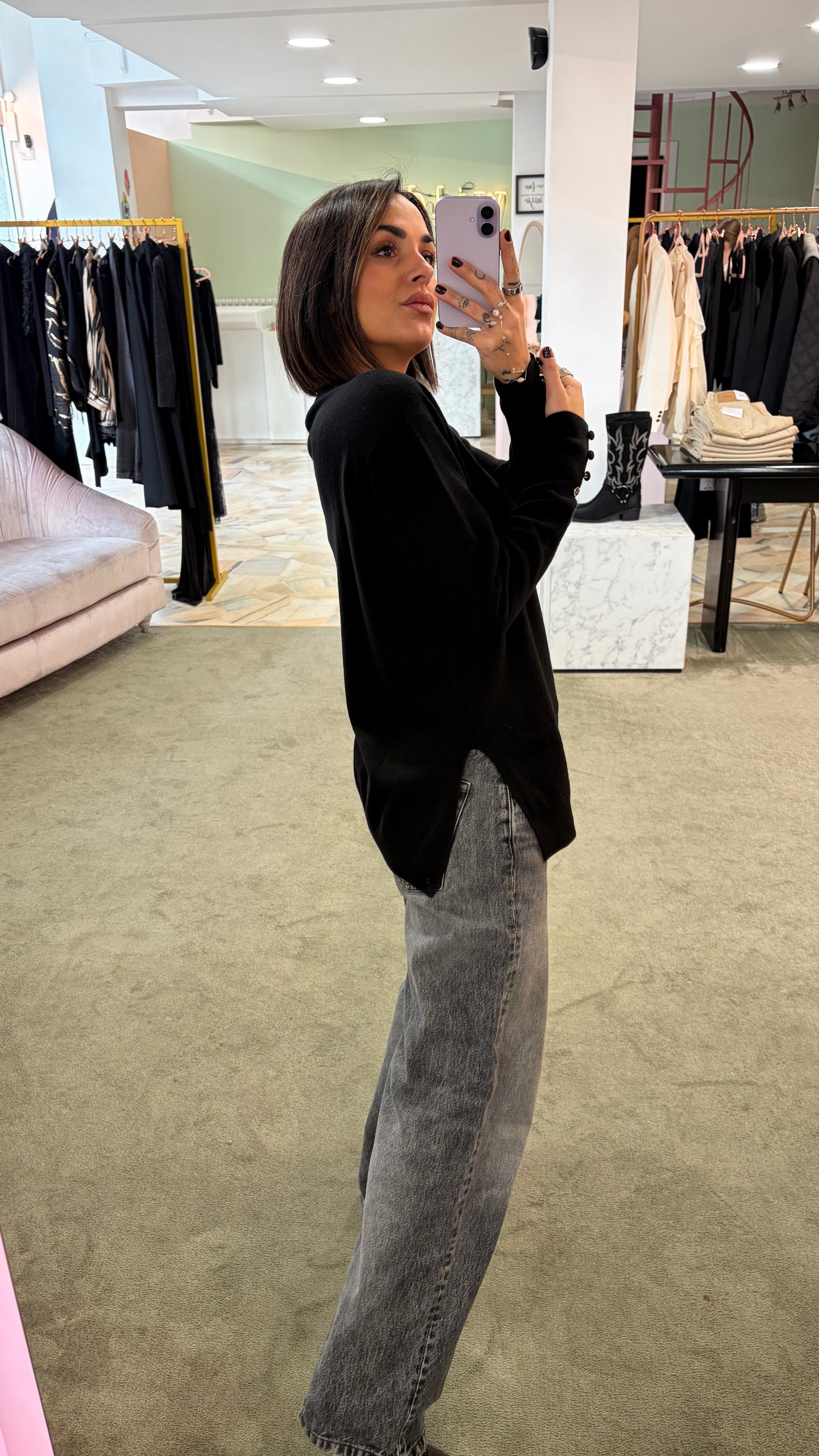 Maglione scollo a v nero con spacchi laterali fr
