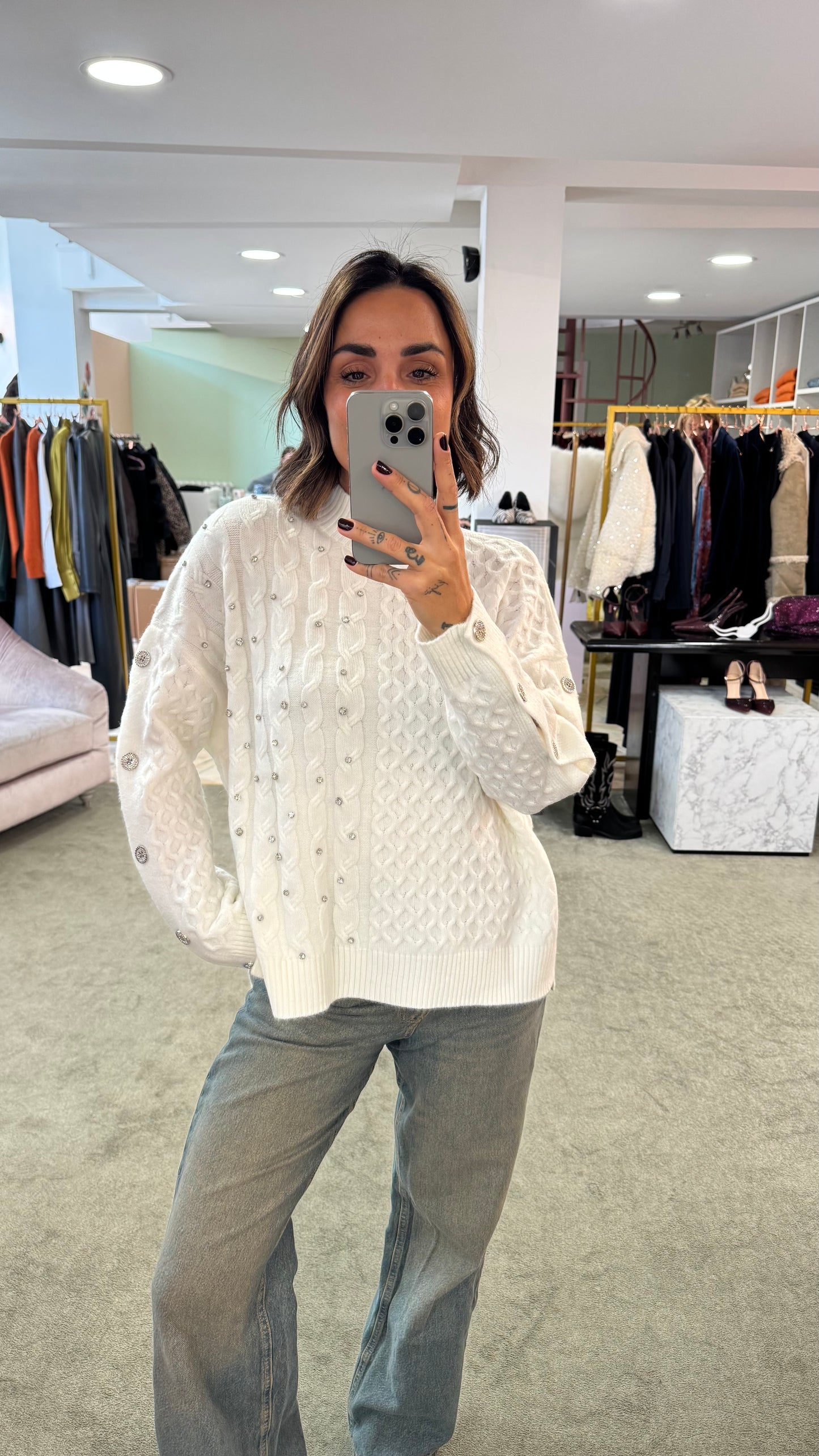 Maglione bianco a trecce con pietre fr