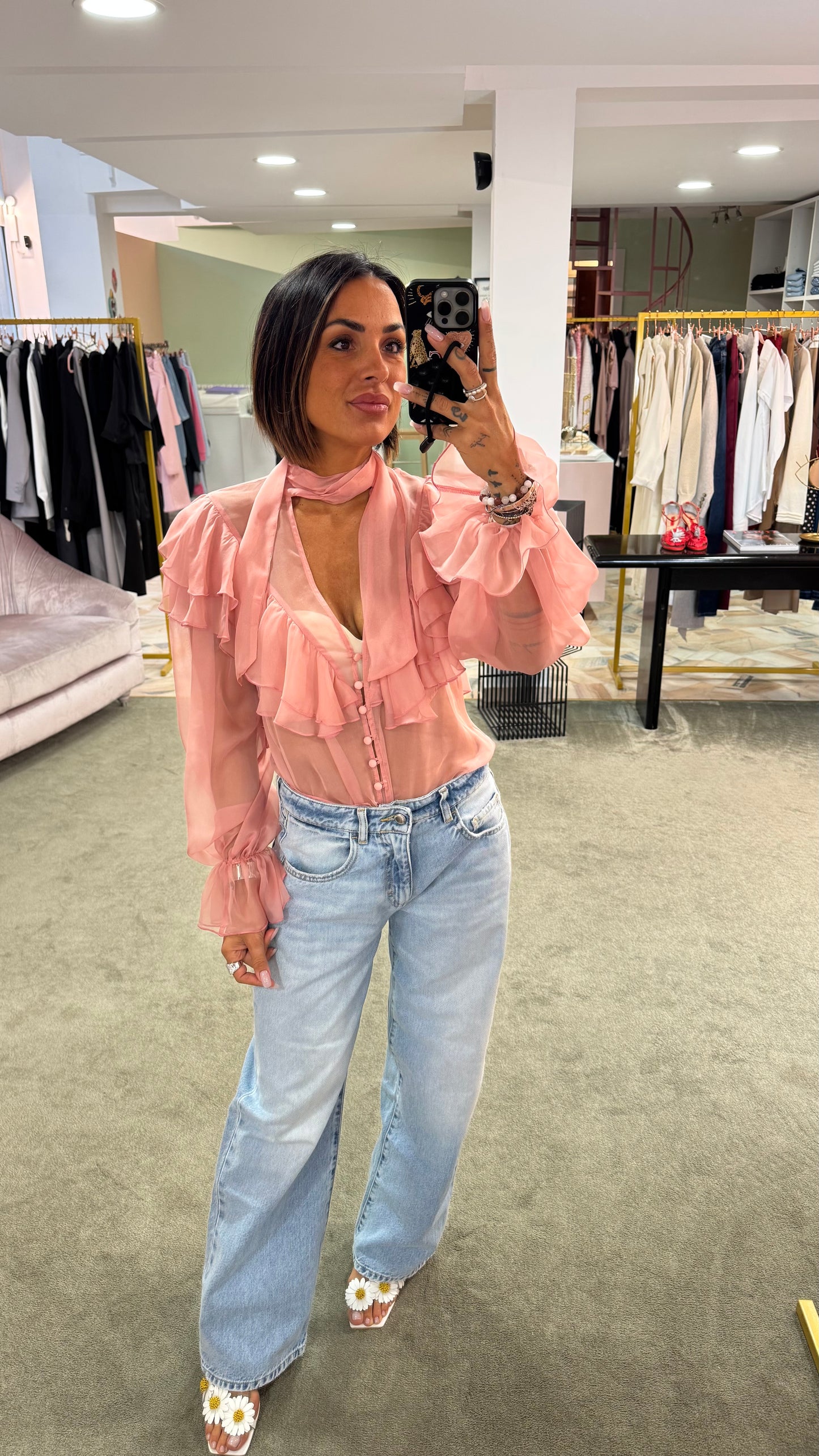 Camicia rosa trasparente con volant Actualee