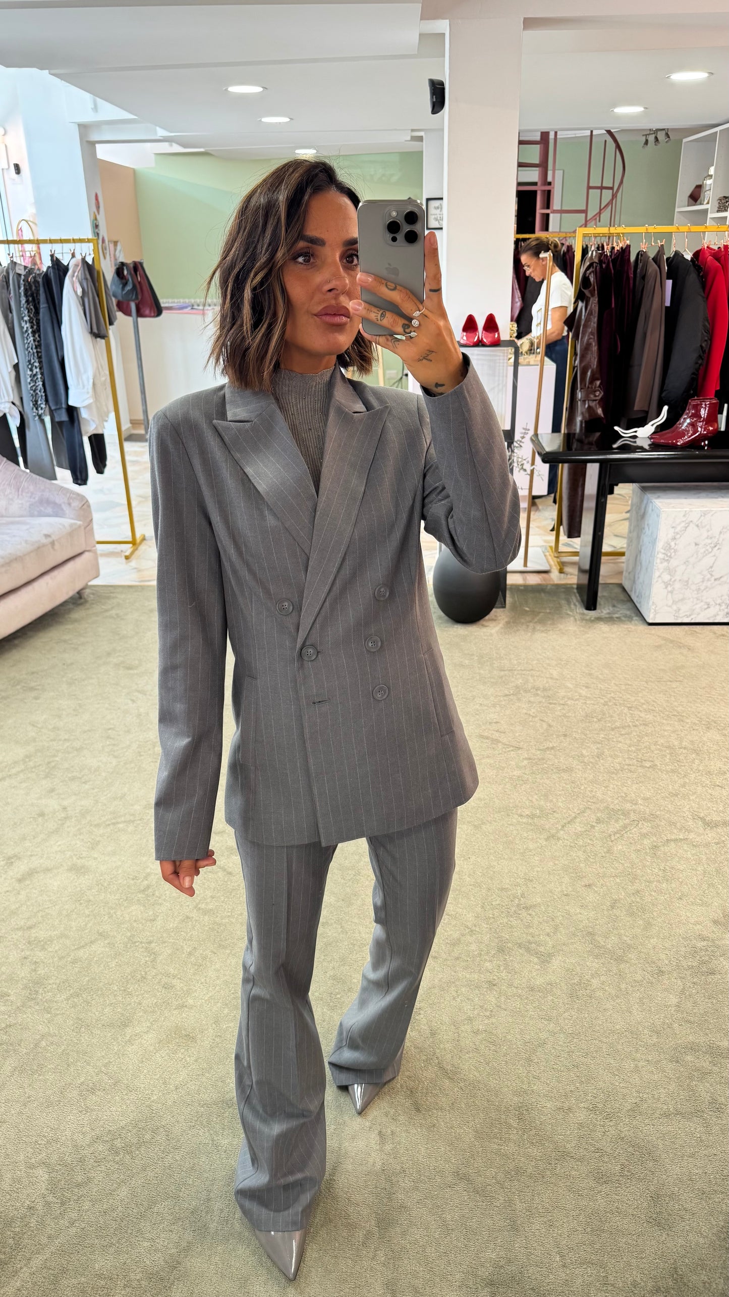 Pantaloni grigio gessati a zampa fr