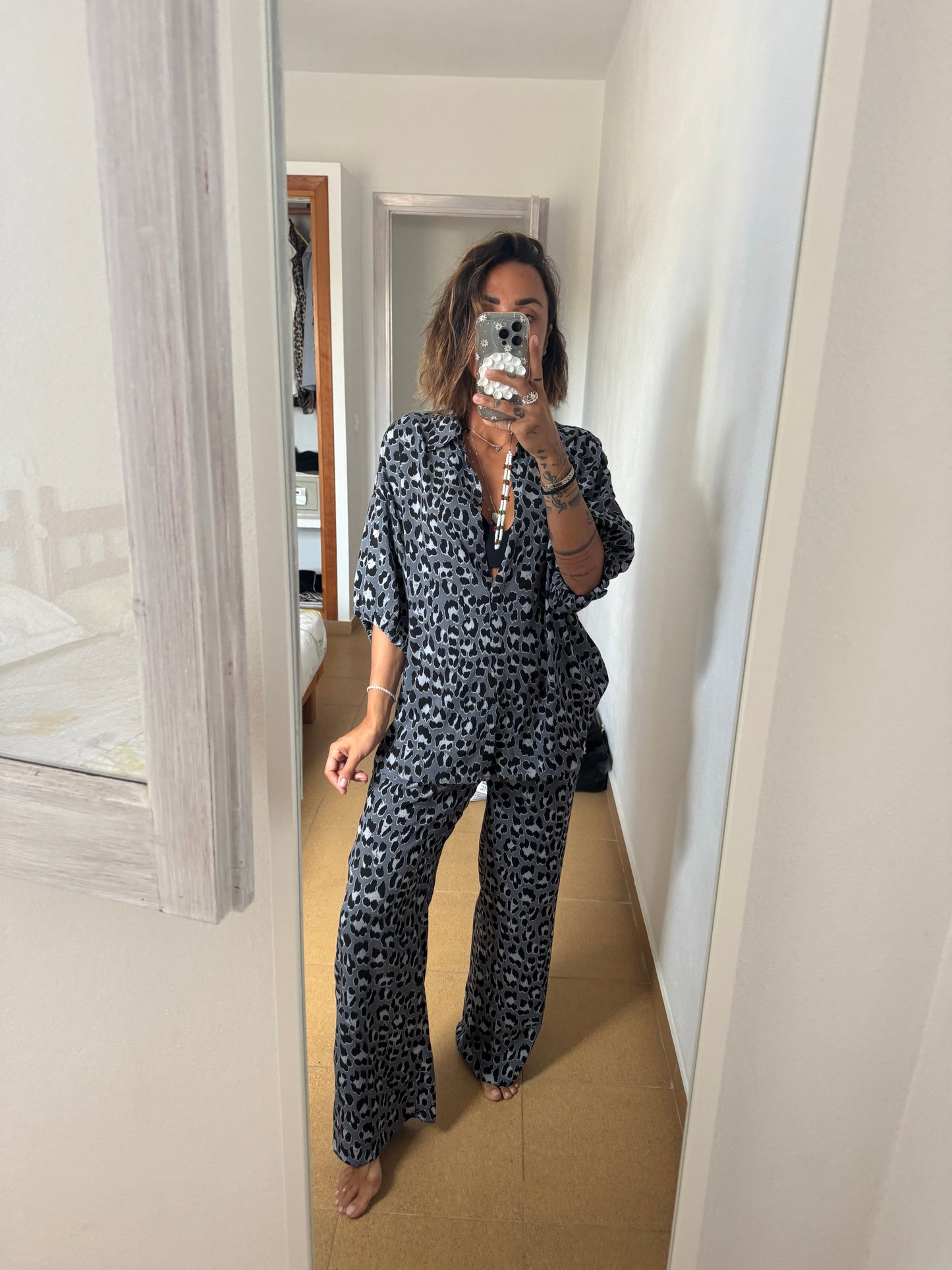 Pantaloni leopardati grigi sy