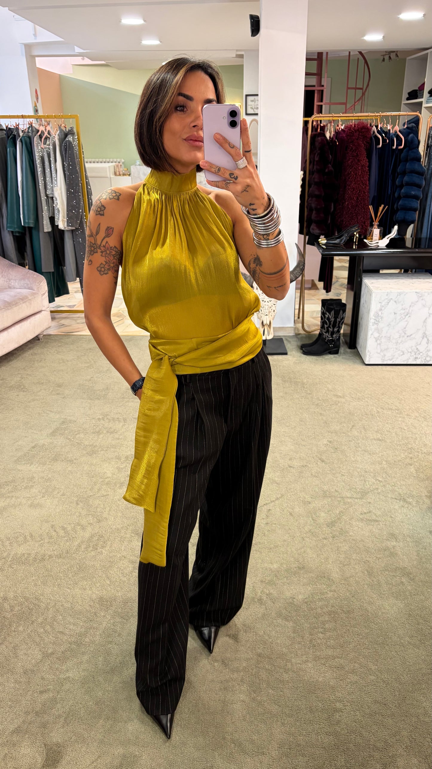 Camicia oliva smanicata con sciarpina Actualee