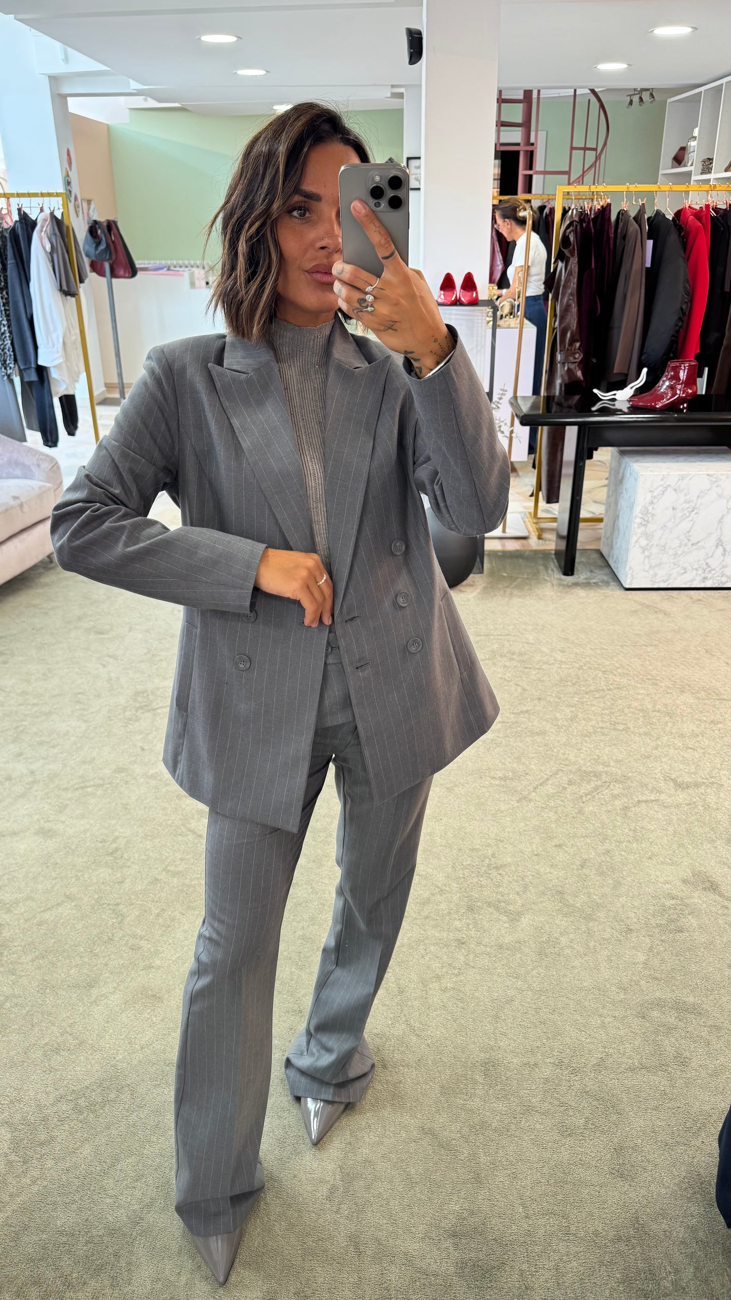 Pantaloni grigio gessati a zampa fr