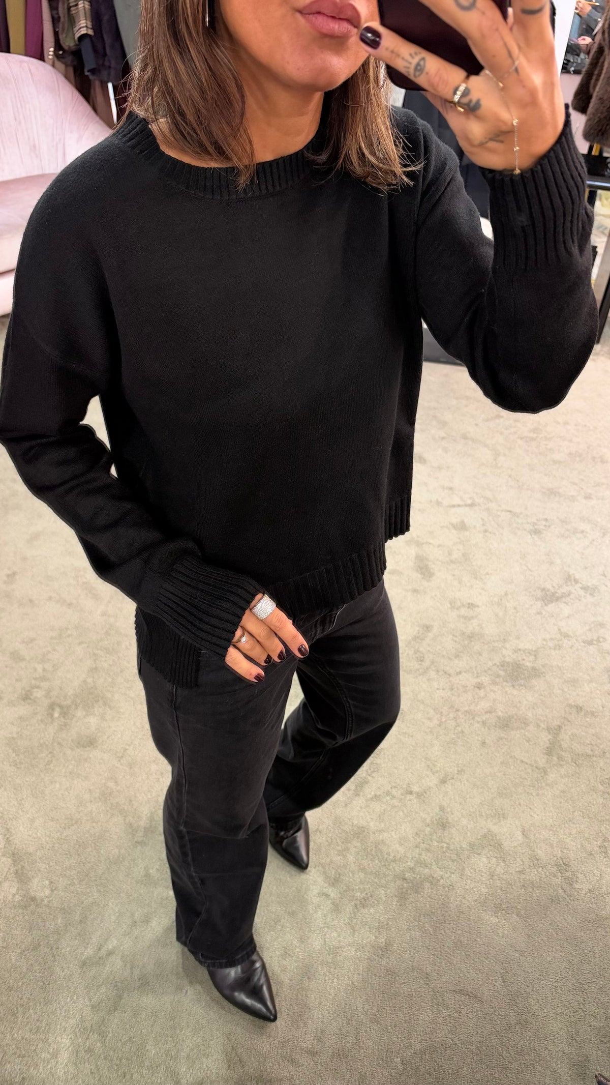Maglione nero con spacchi asimmetrici tk