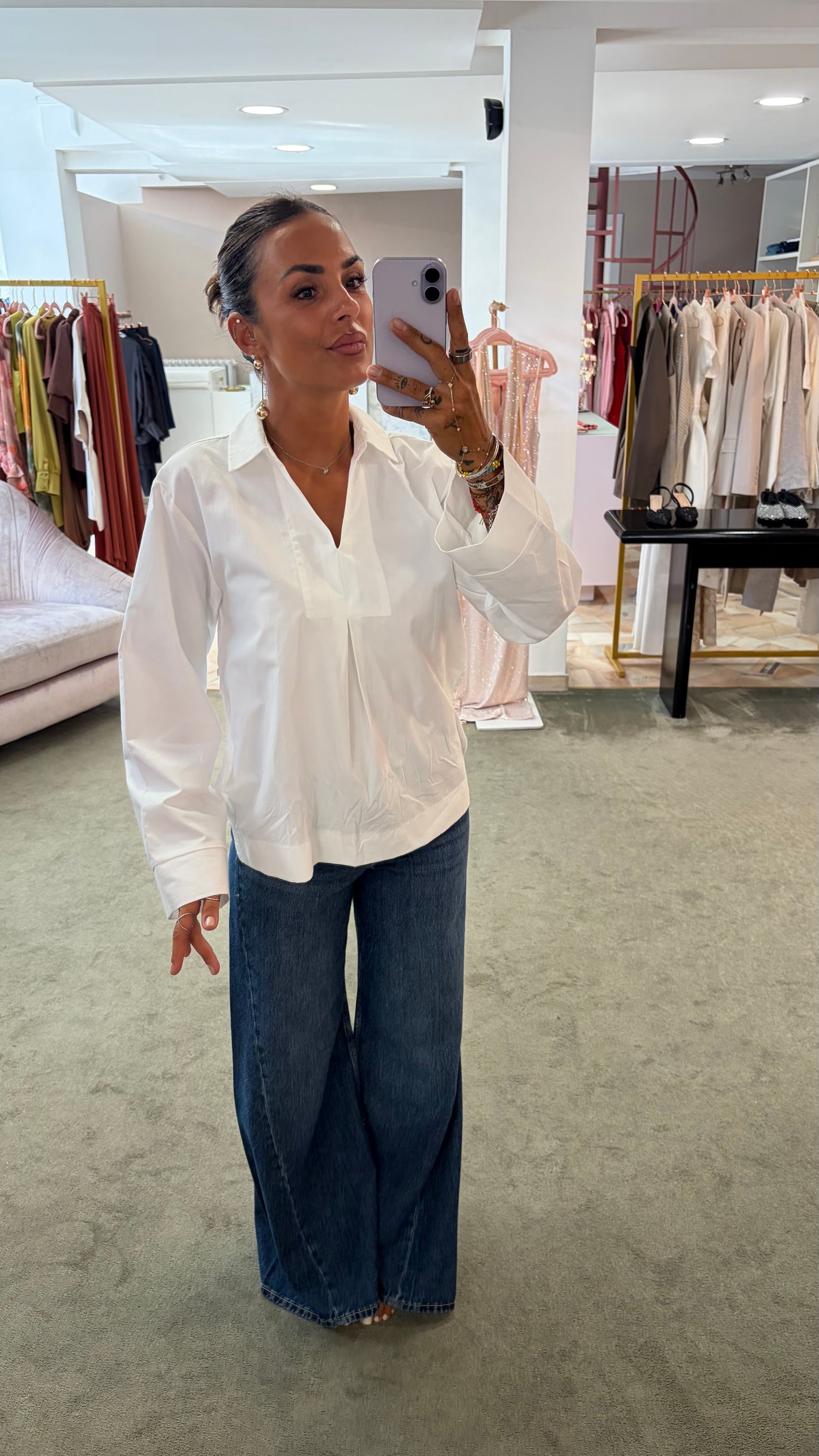Camicia bianca scollo a v con bottoncini laterali sy